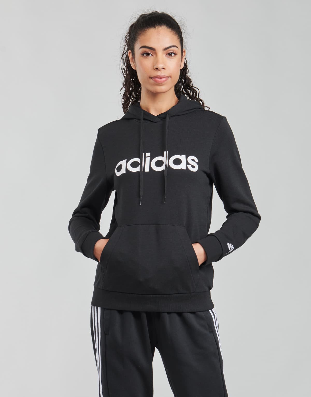 Γυναικεία φούτερ και ζακέτες Adidas