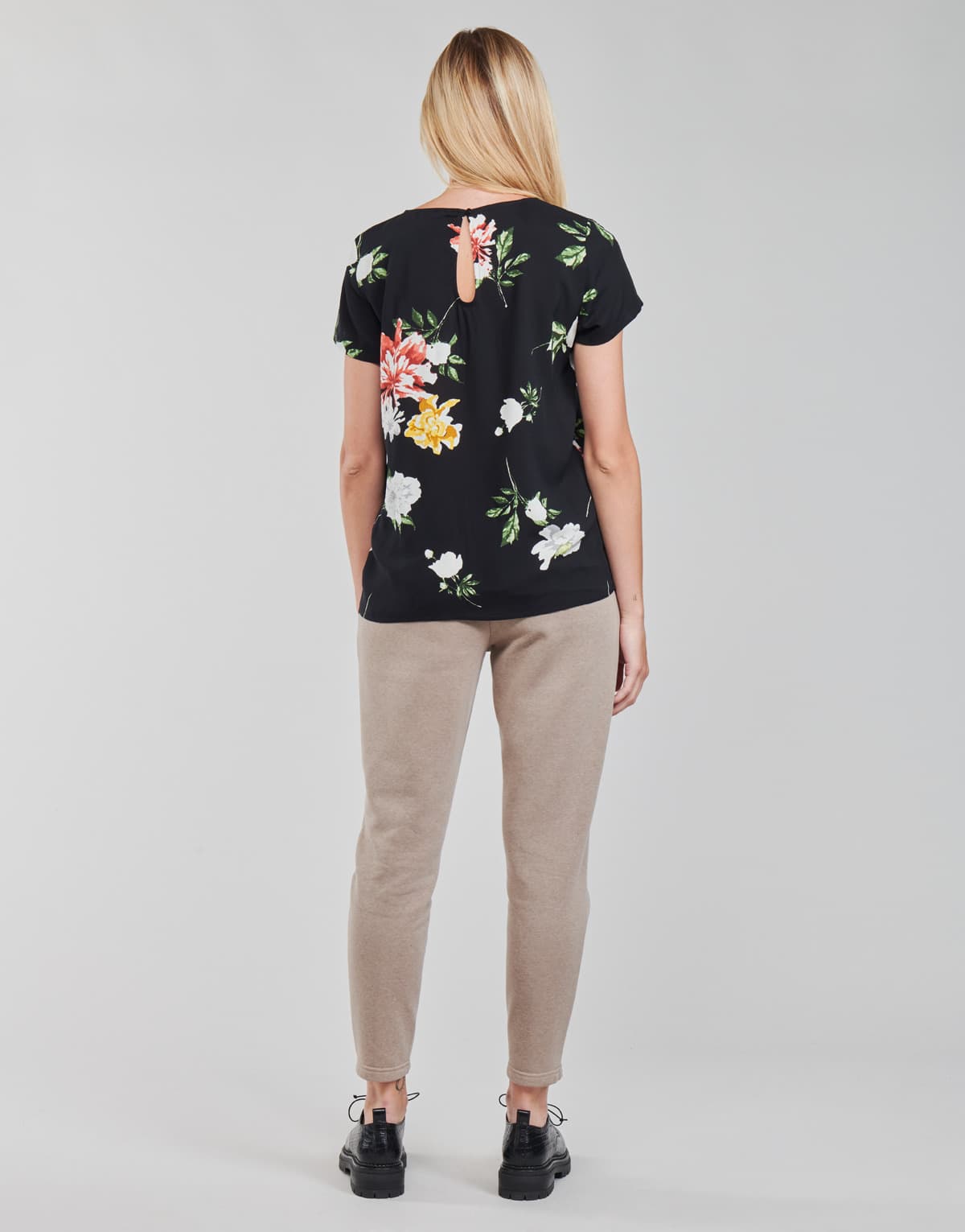 Women's T-Shirts Only Black