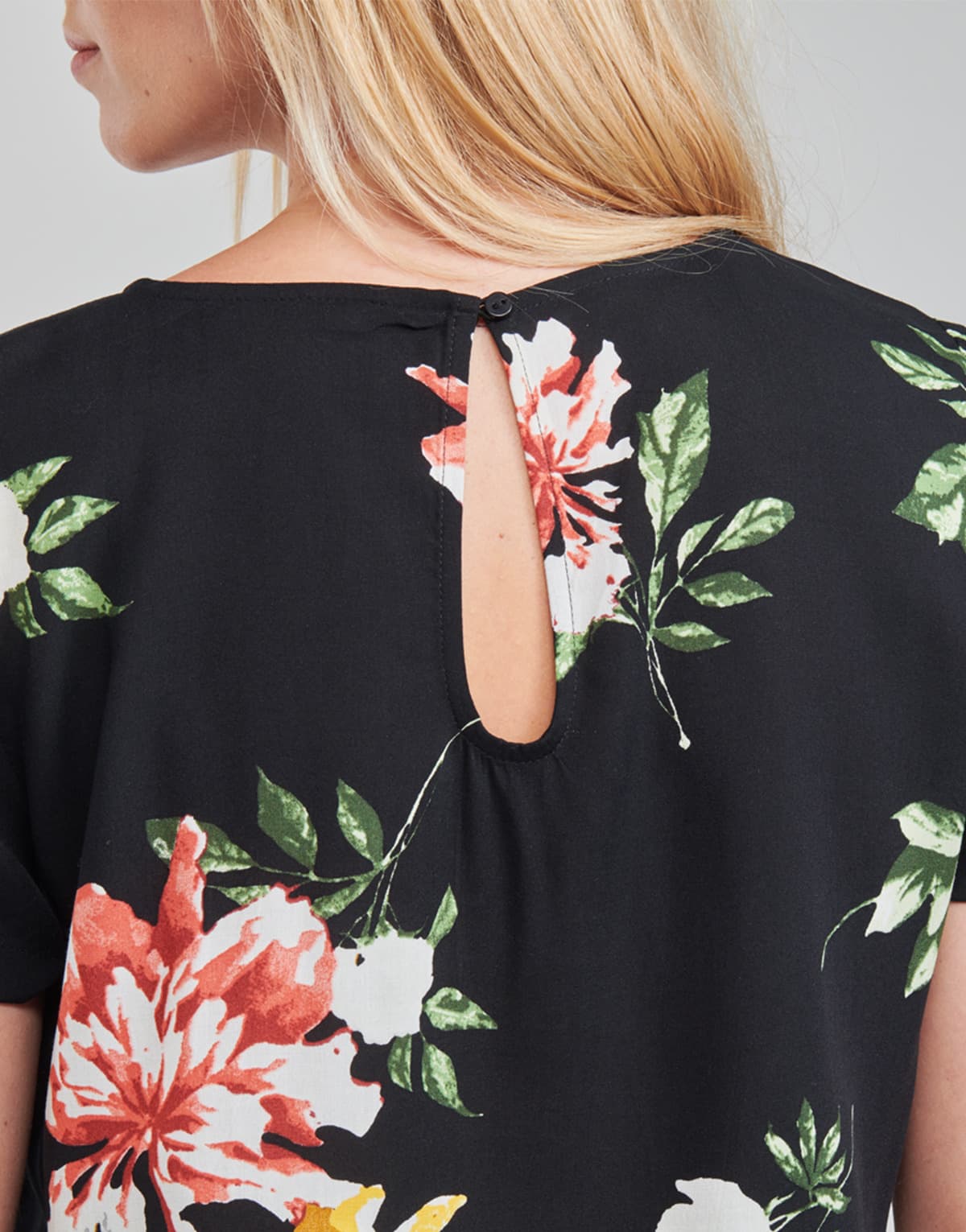 Women's T-Shirts Only Black