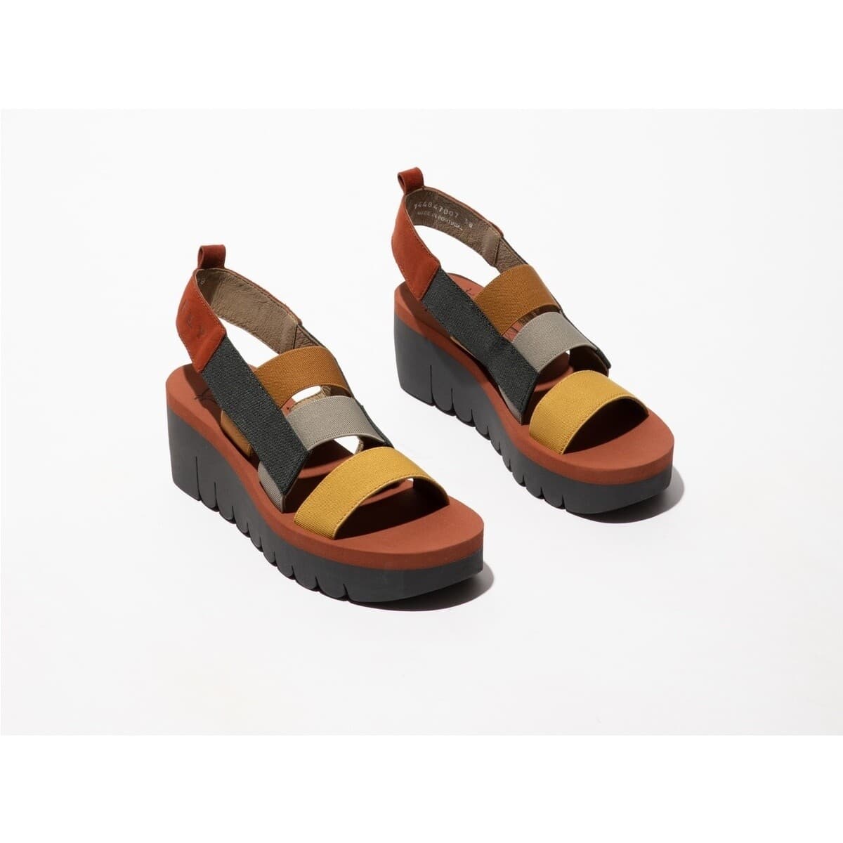 Σανδάλια με πλατφόρμα Fly London YERE