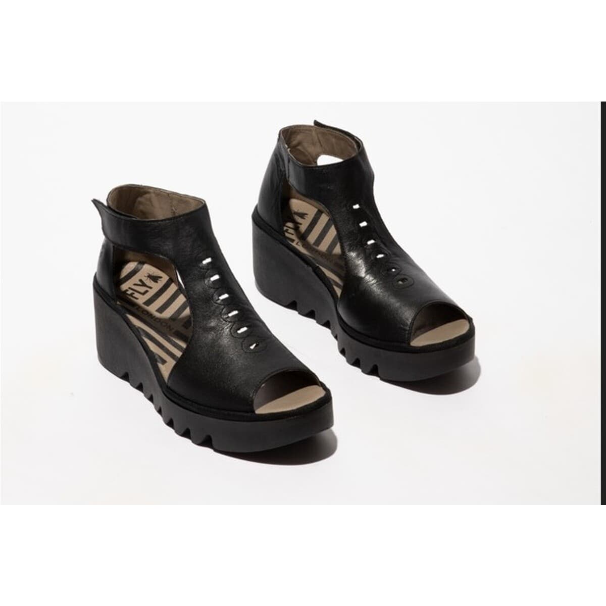 Σανδάλια με πλατφόρμα Fly London BEZO