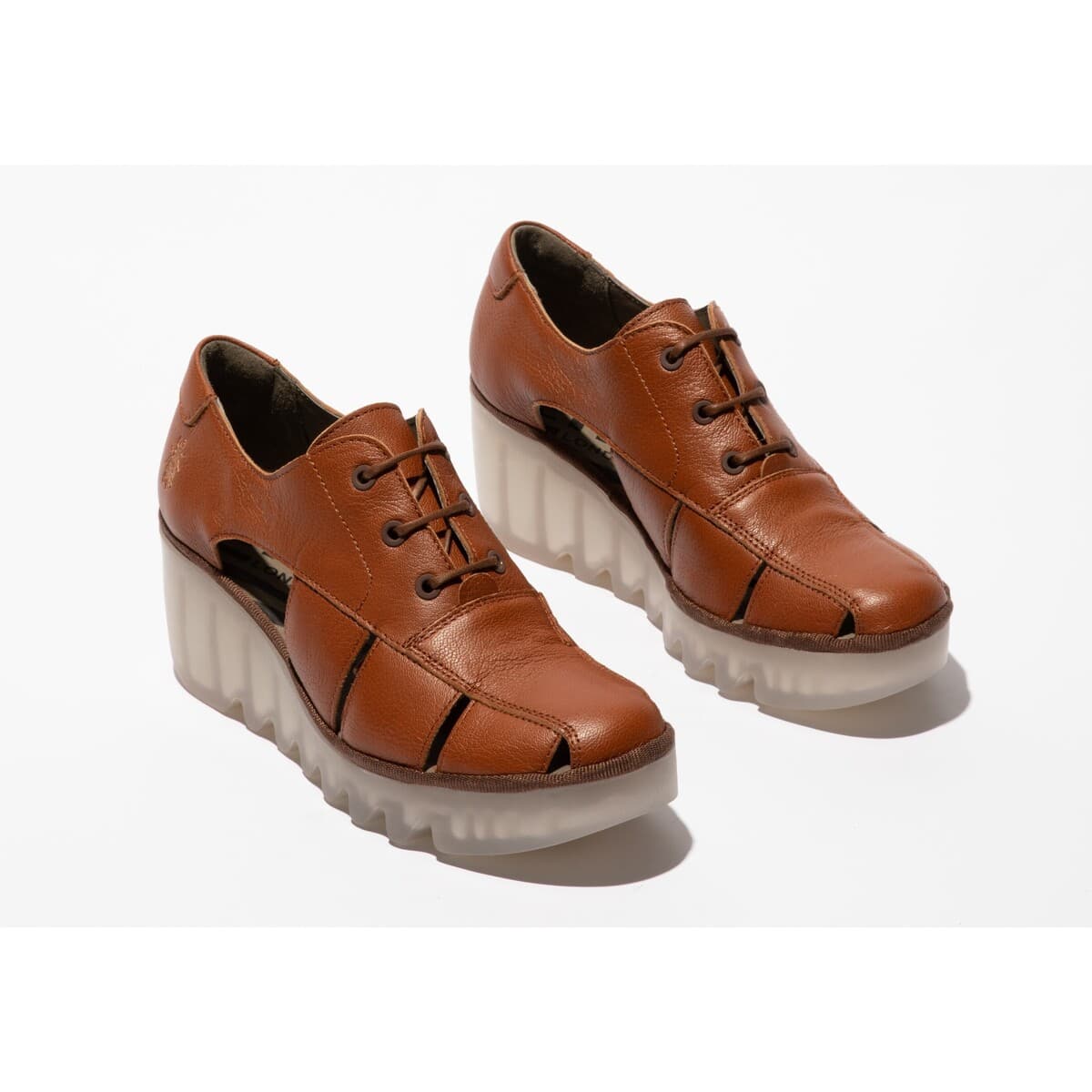 Σανδάλια με πλατφόρμα Fly London BOGI