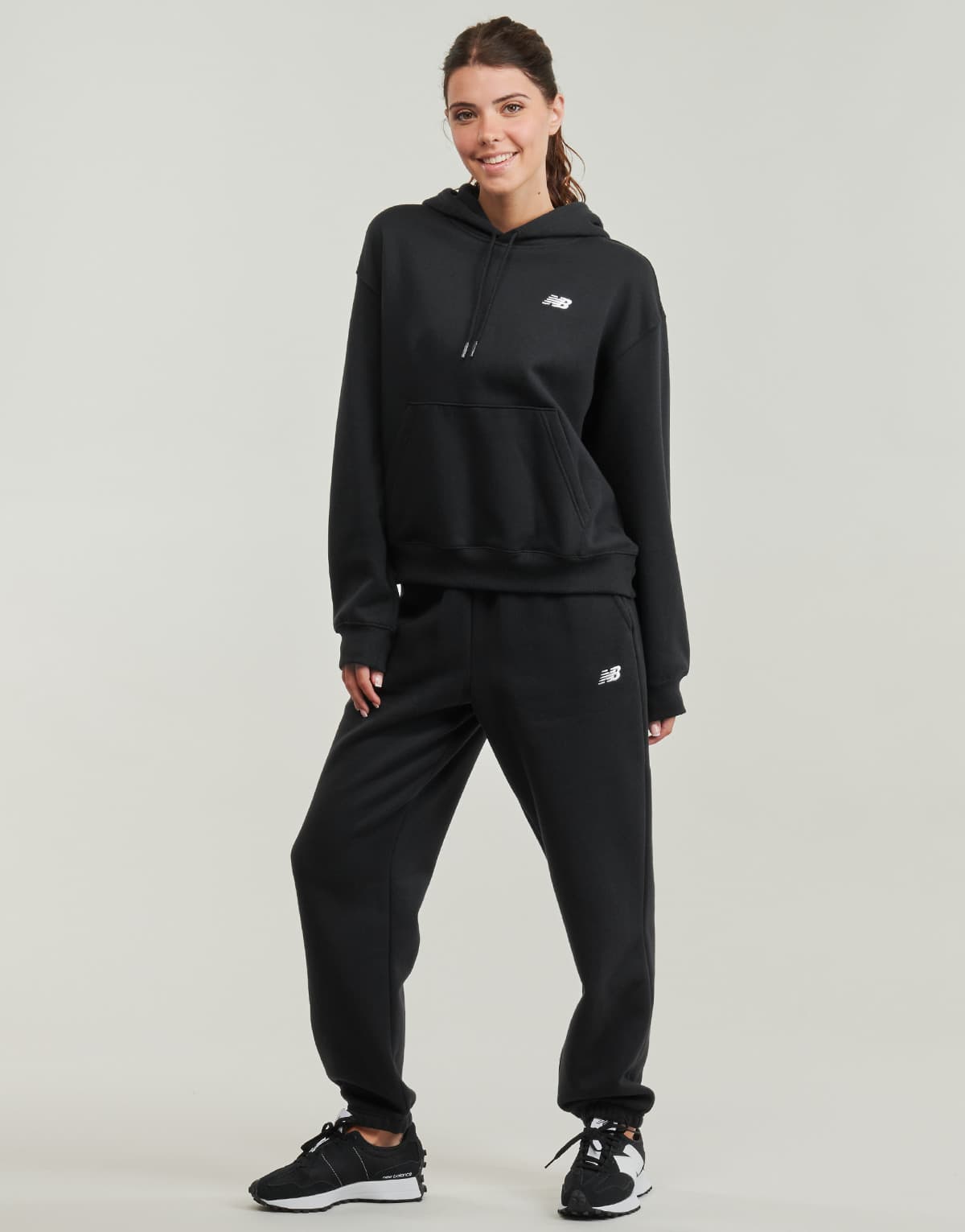 Women's Sweatshirts New Balance Black