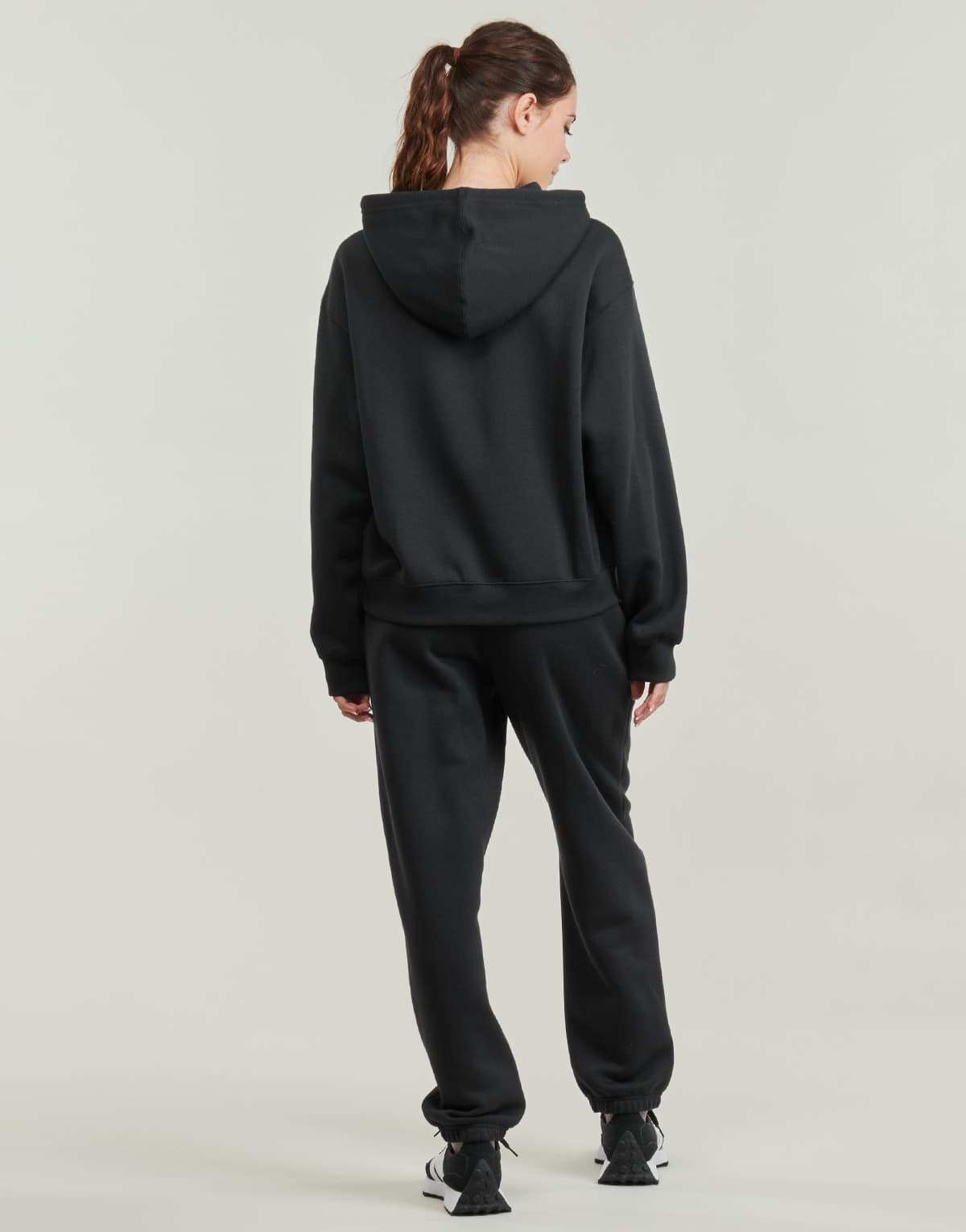 Women's Sweatshirts New Balance Black