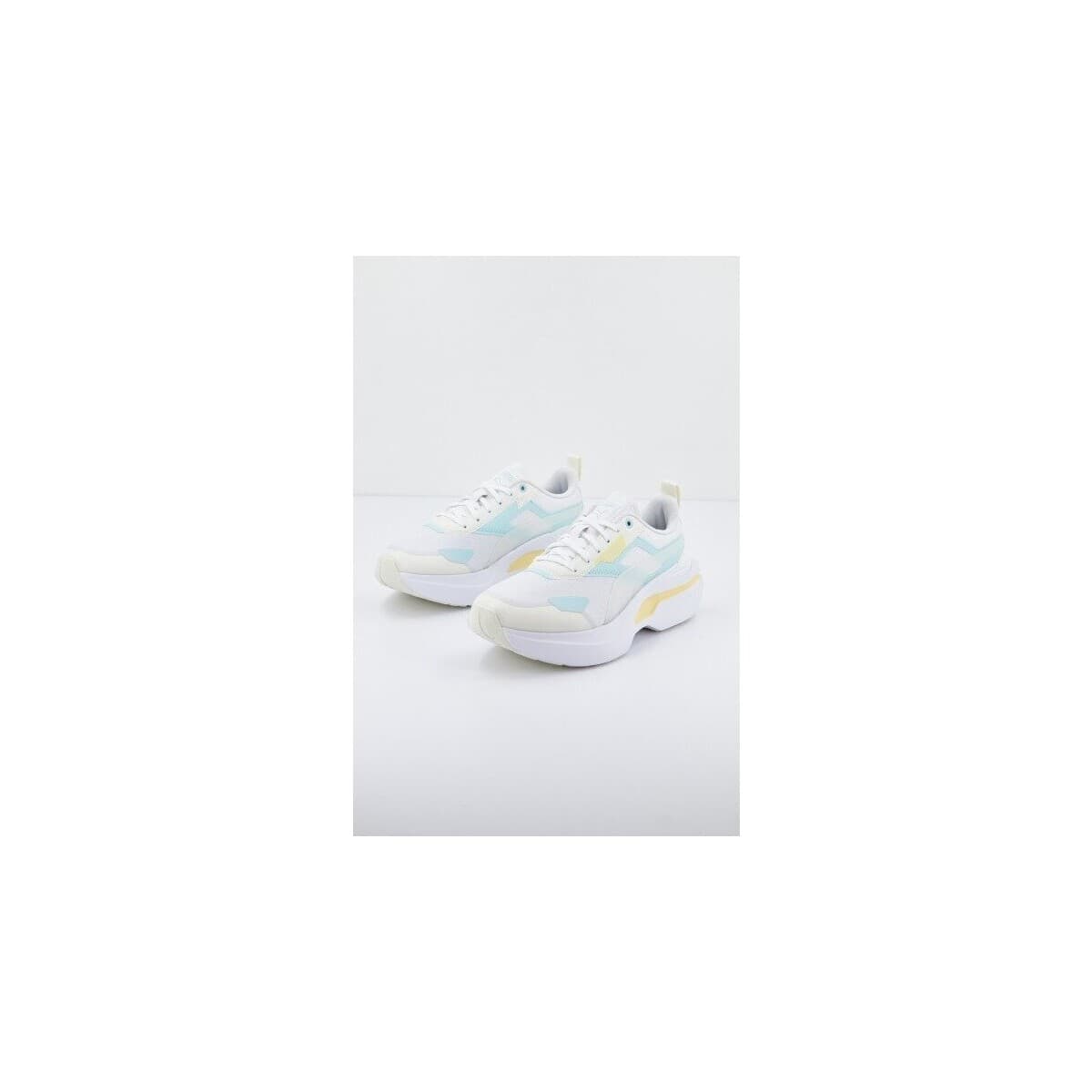 Women's Sports Shoes Puma White