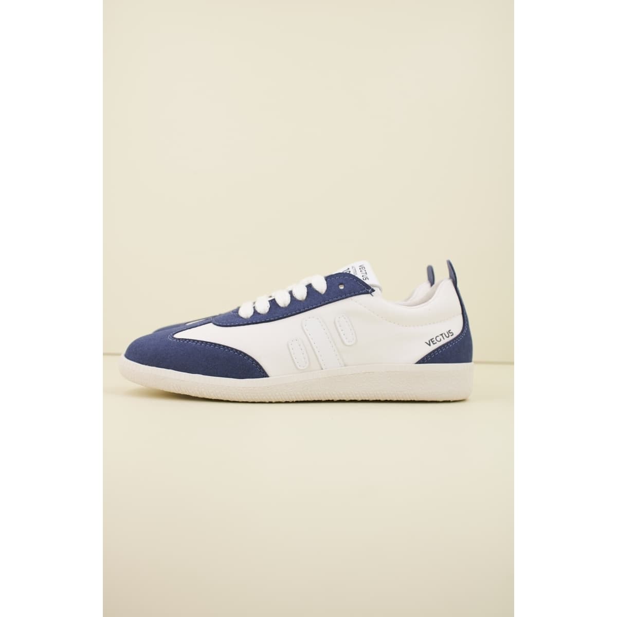 Women's Sneakers Vegtus White