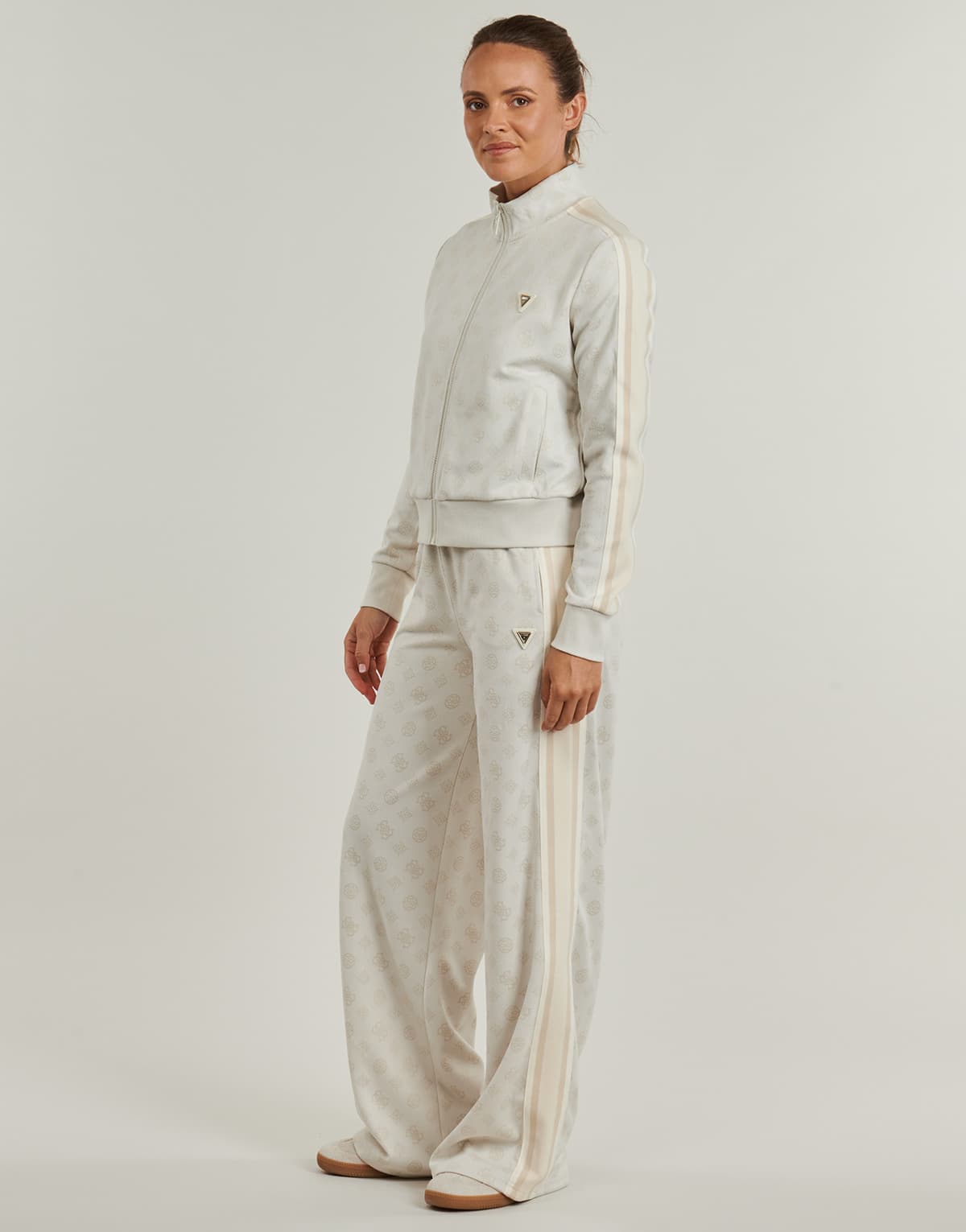 Women's Sports T-Shirts Guess White