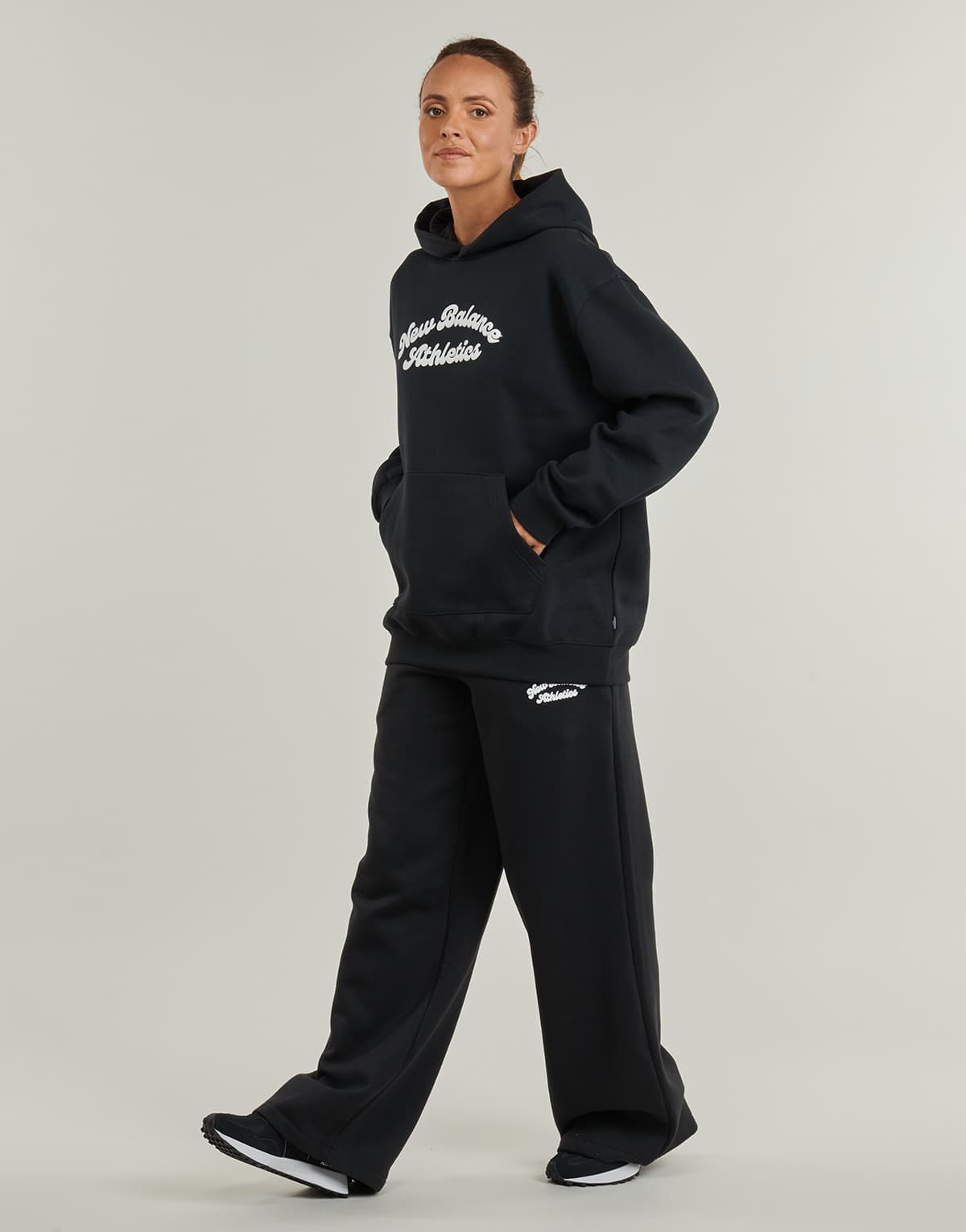 Women's Sweatshirts New Balance Black