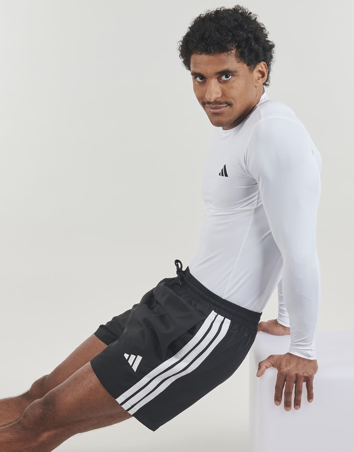 Ανδρικά σορτς Adidas Μαύρο