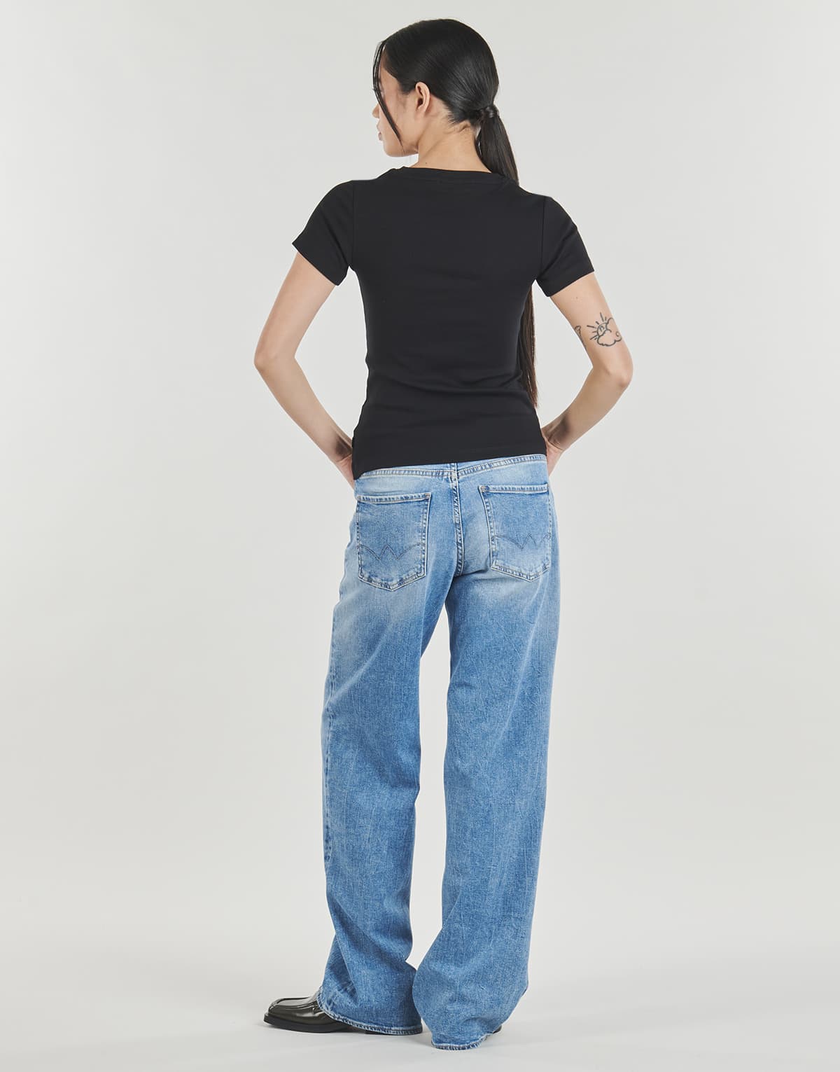 Women's T-Shirts Guess Black