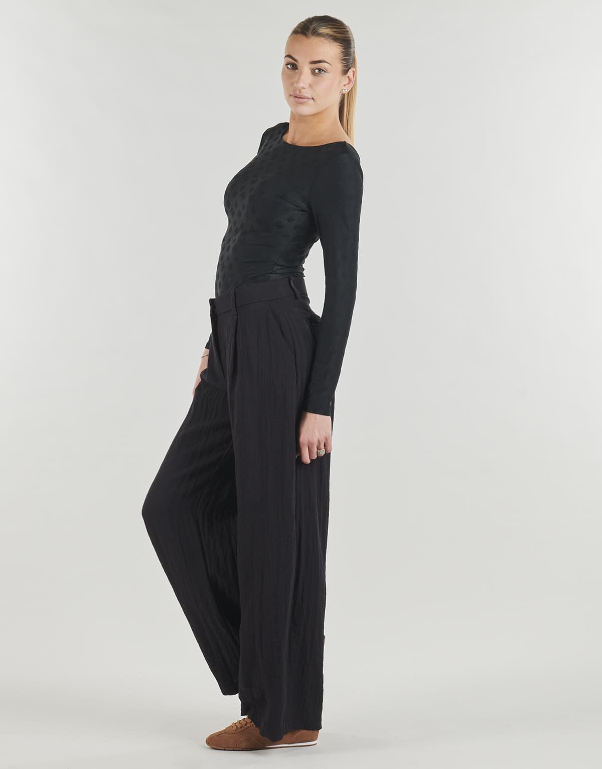 Women's T-Shirts Guess Black