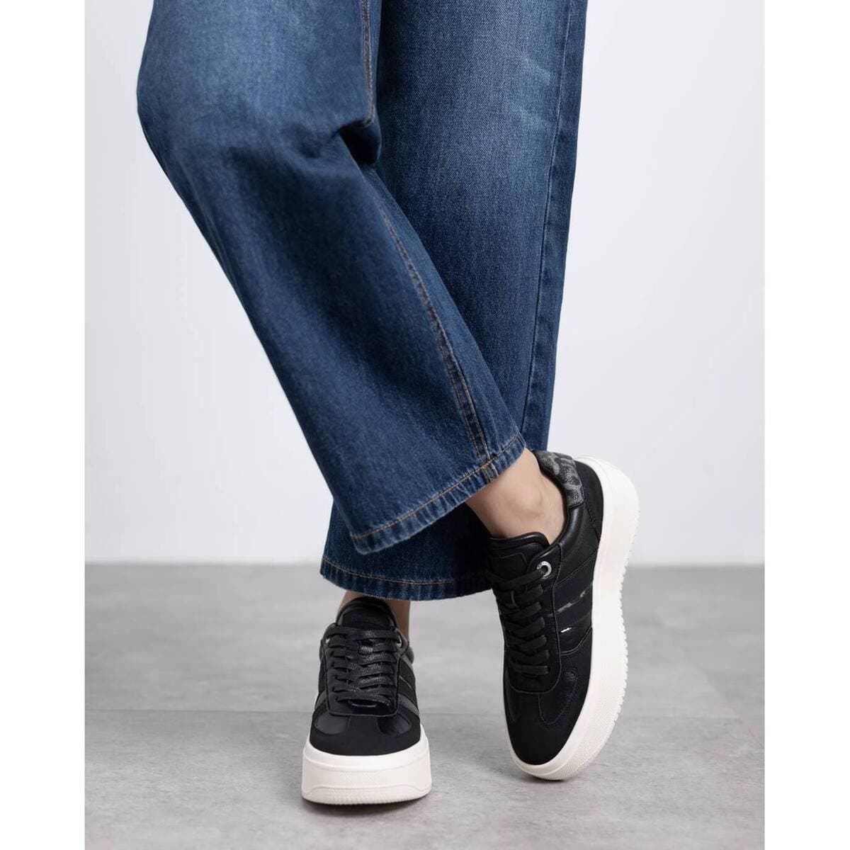 Women's Sneakers Refresh Black