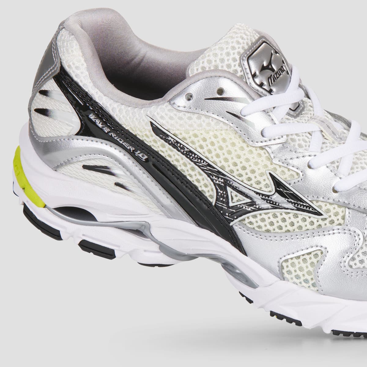 Women's Sports Shoes Mizuno White