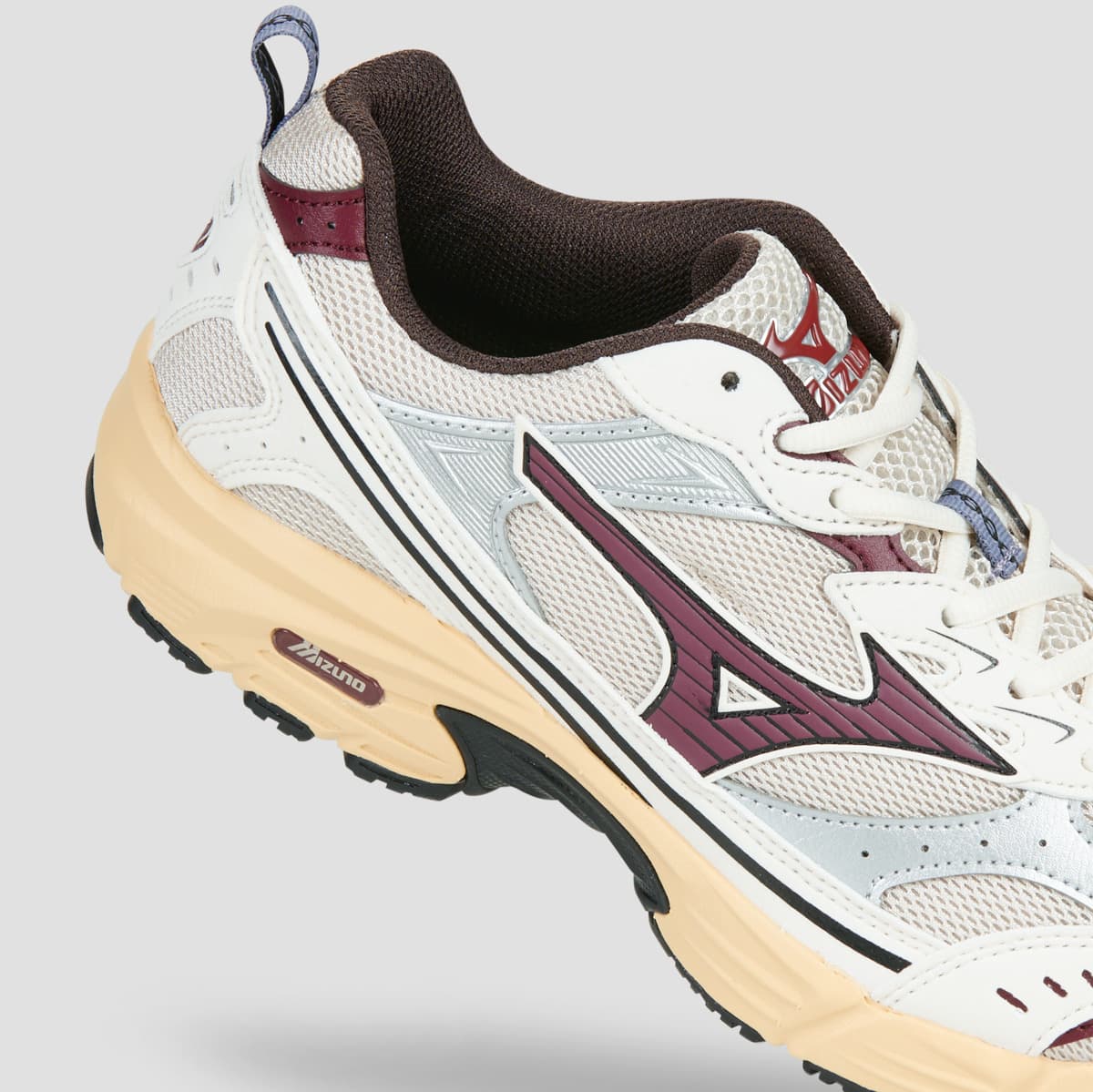 Women's Sports Shoes Mizuno White