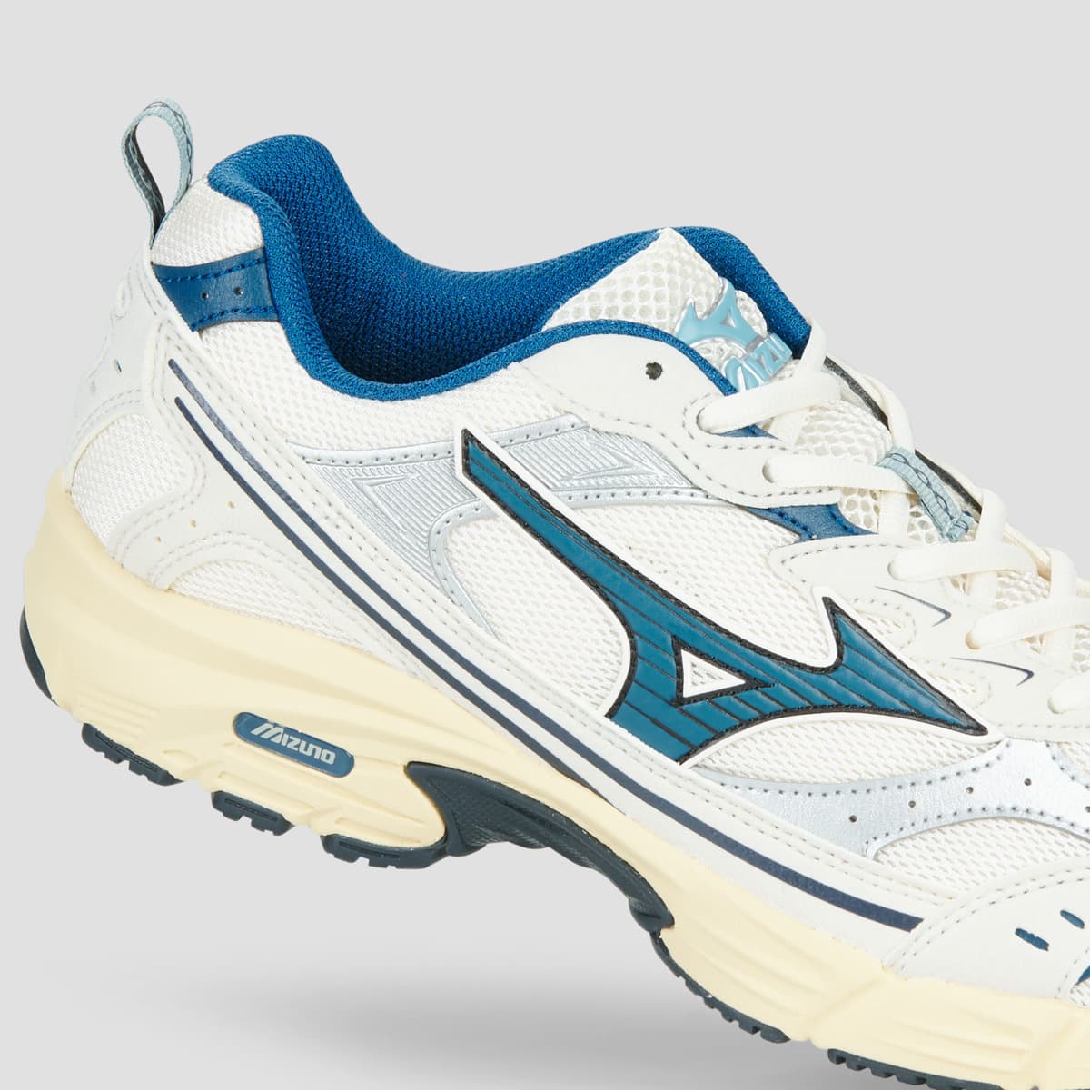Men's Sports Shoes Mizuno White