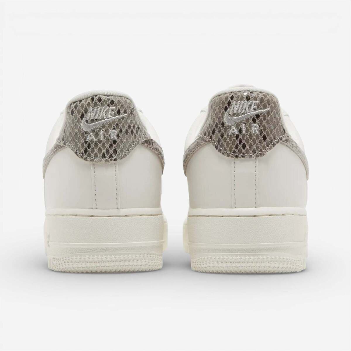 Women's Sports Shoes Nike White