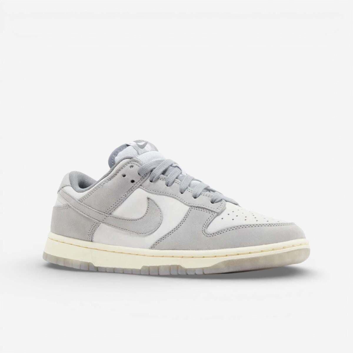 Women's Sports Shoes Nike Gray