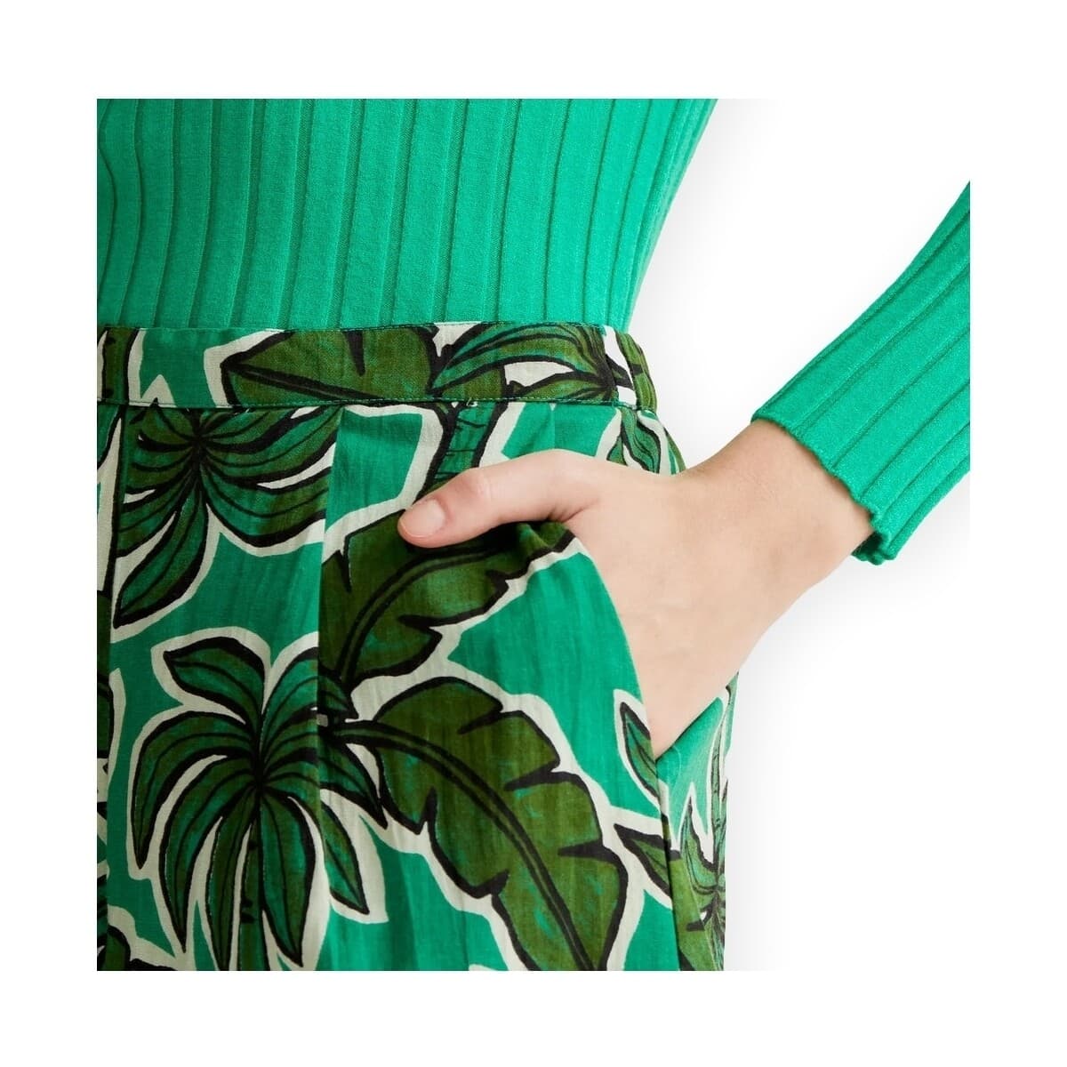 Women's Shorts Compania Fantastica Green