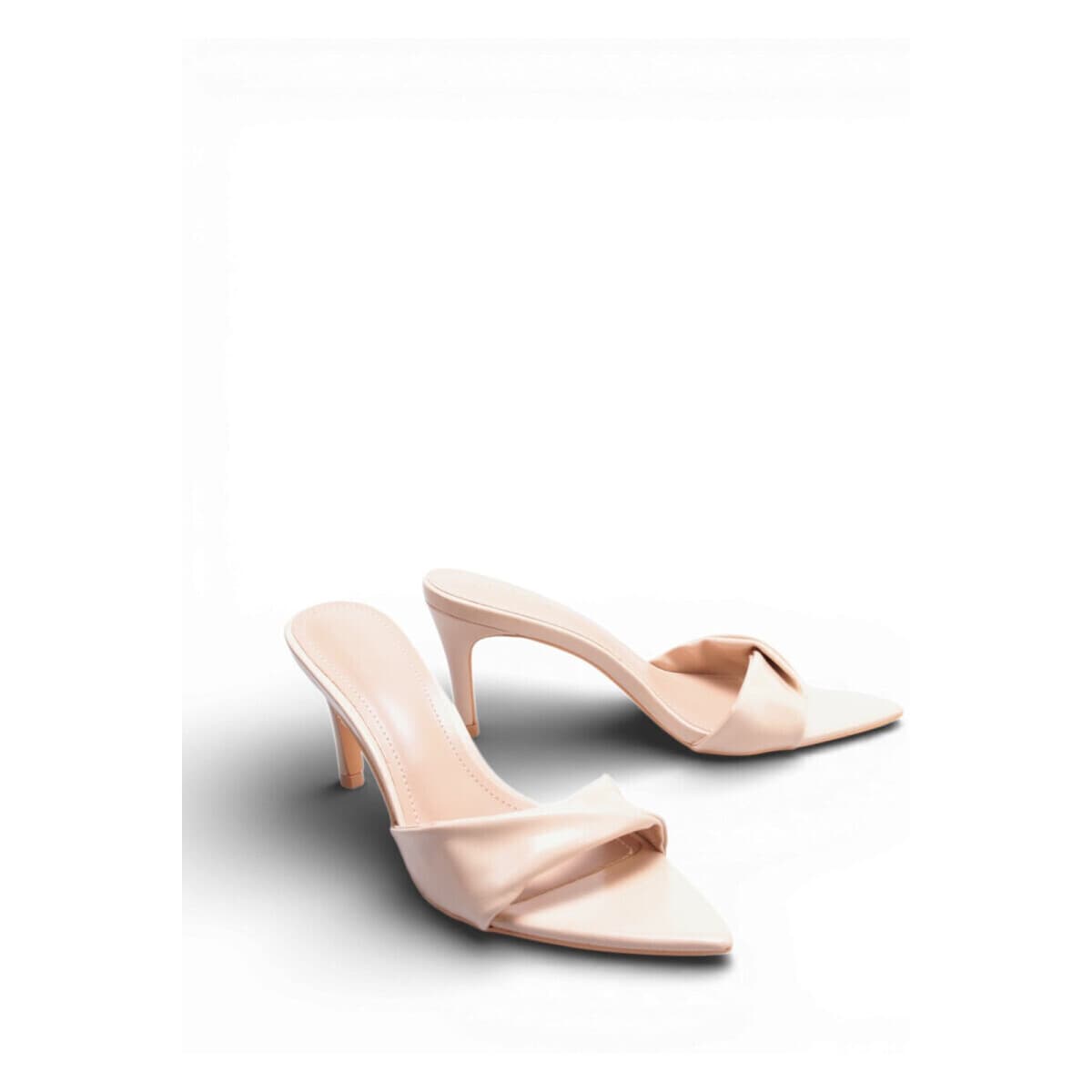 Σανδάλια με τακούνι La Modeuse 77908_P184795