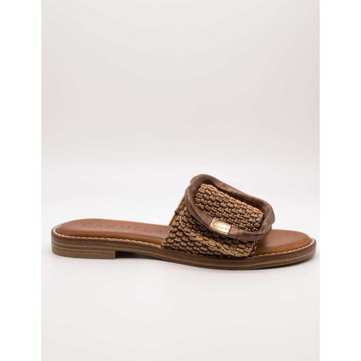 Σανδάλια χωρίς τακούνι Carmela 163161-01 Camel