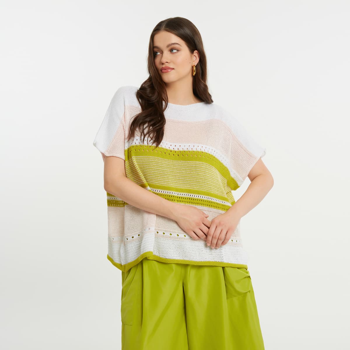 Πλεκτή μπλούζα color-block με διάτρητες λεπτομέρειες