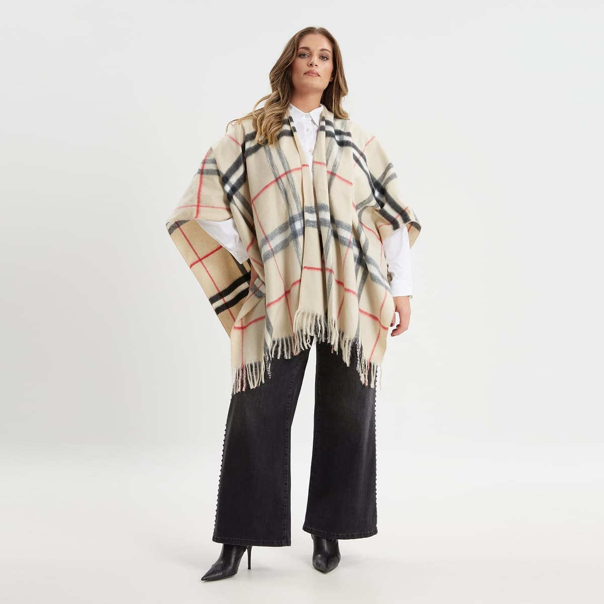 Κρέμ κάπα με καρό σχέδιο και κρόσσια