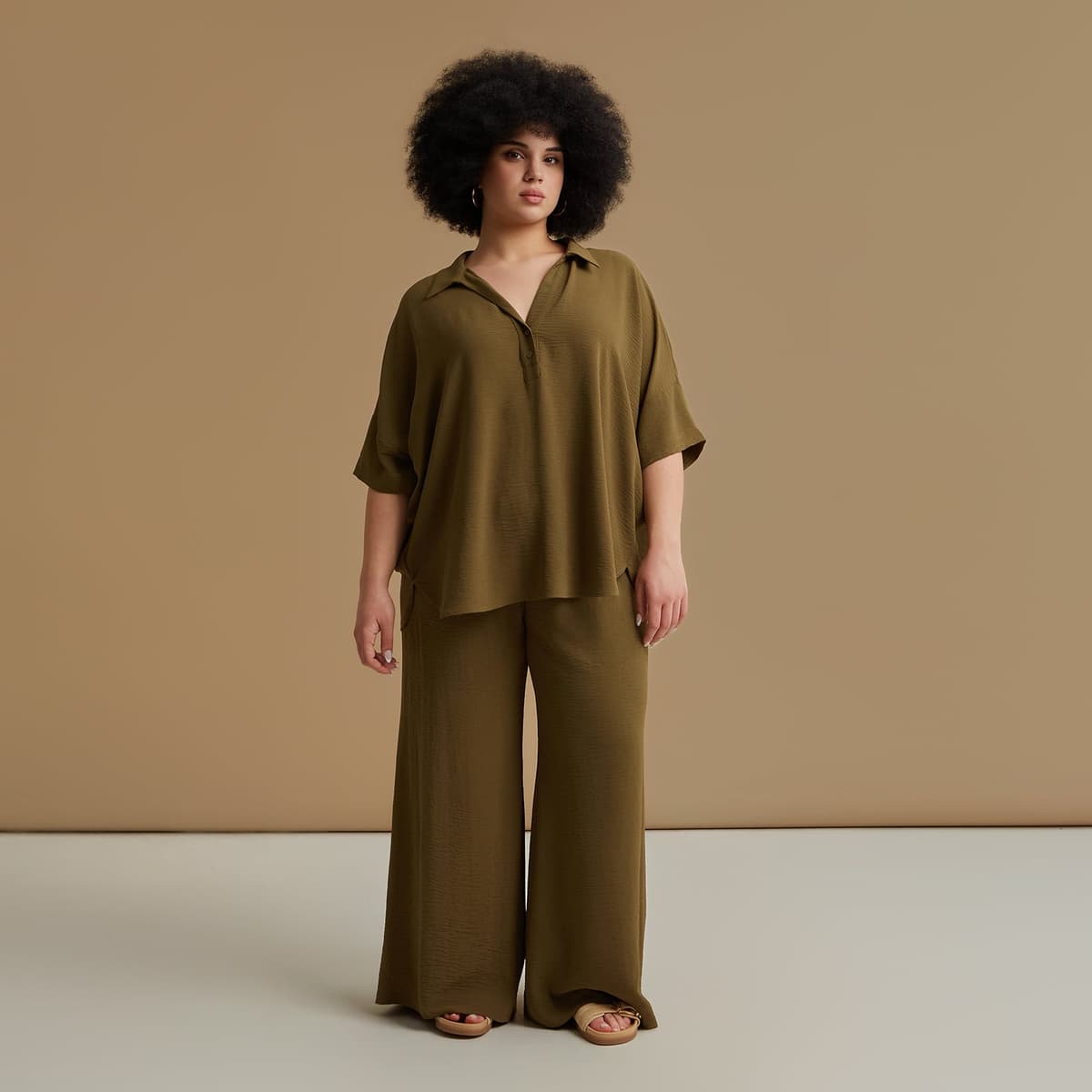 Μπλούζα κρεπ airwashed με κοντό μανίκι και γιακά