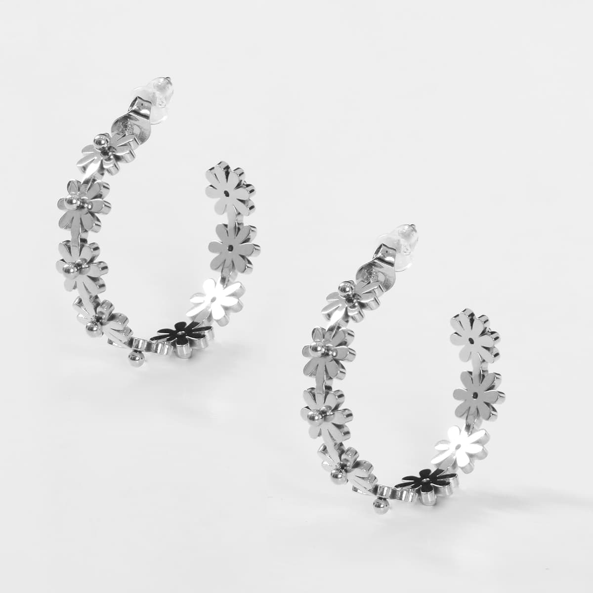 Σκουλαρίκια κρίκοι με μαργαρίτες