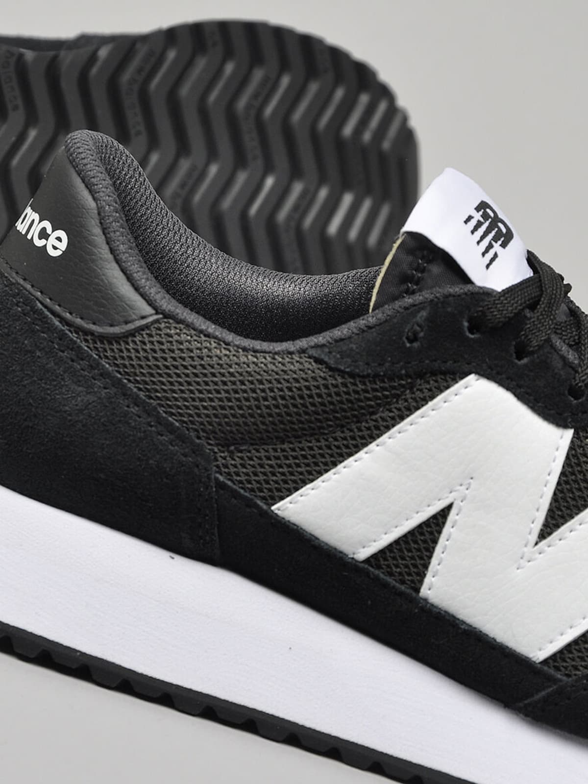 Women's Sneakers New Balance Black