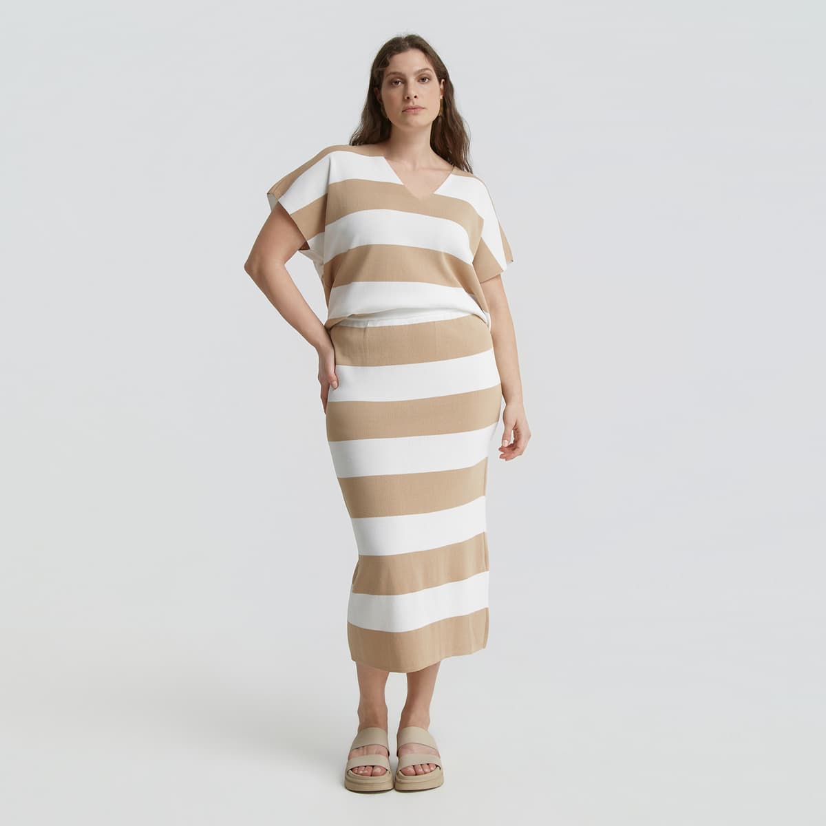 Πλεκτή midi φούστα με ρίγες