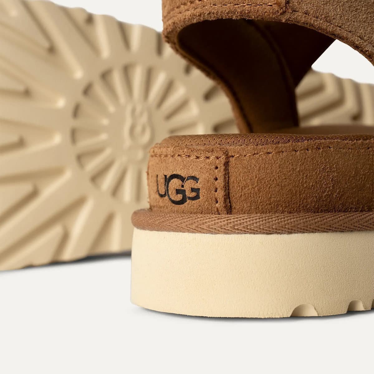 Σανδάλια με πλατφόρμα UGG GOLDENSTAR