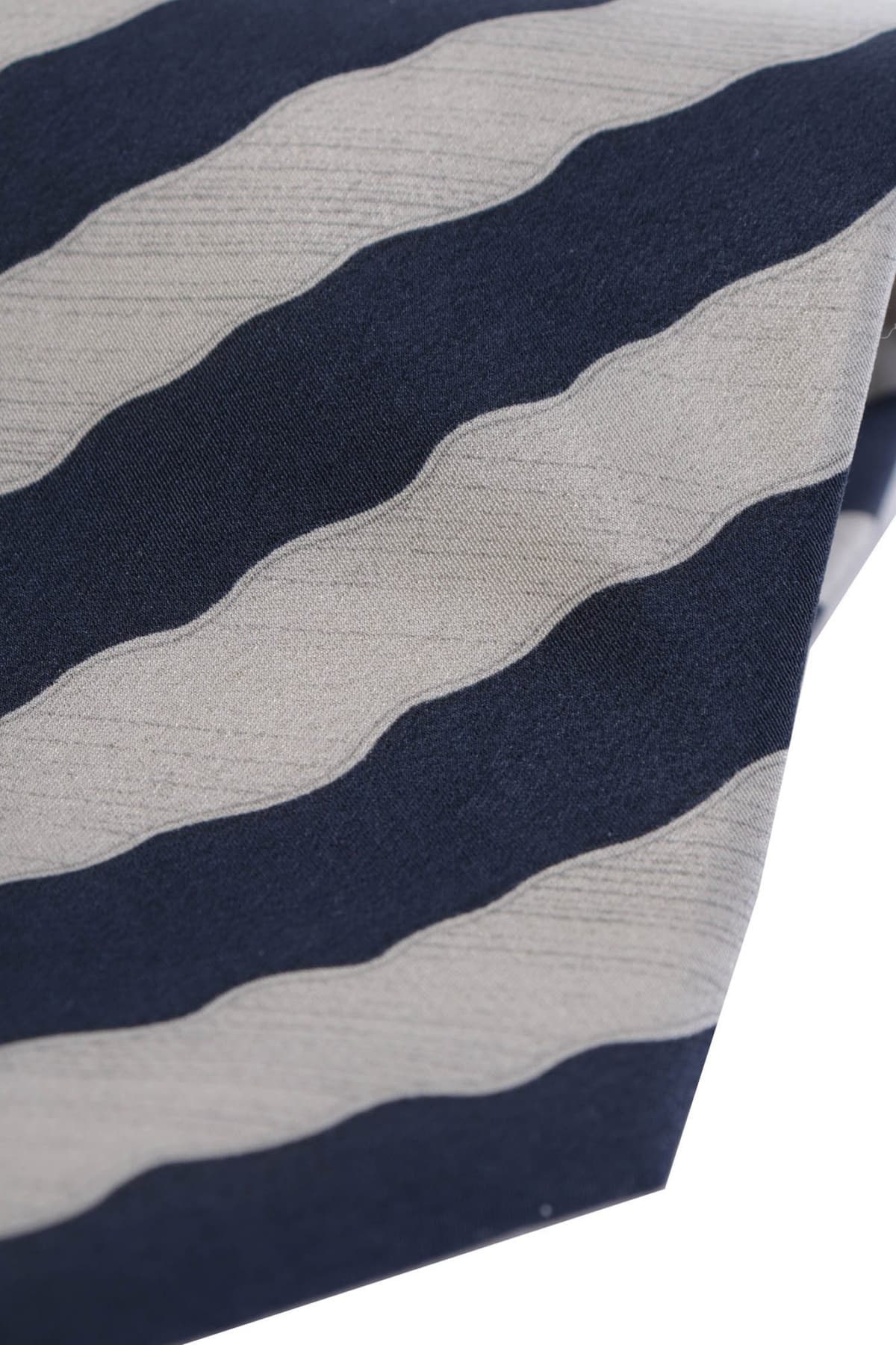 GIORGIO ARMANI ΓΡΑΒΑΤΑ 9,5CM ΡΙΓΕ ΣΧΕΔΙΑΣΤΗ ΓΚΡΙ-ΜΠΛΕ