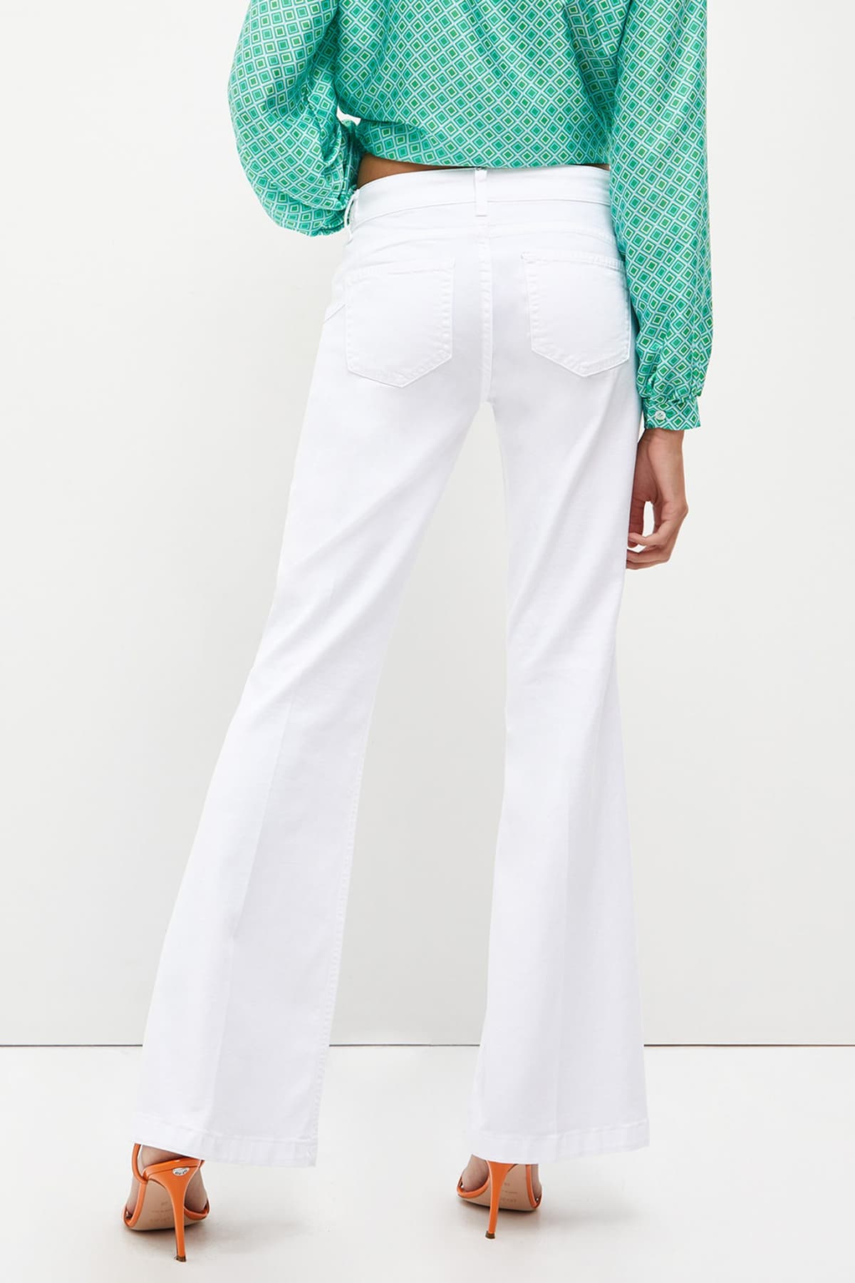 LIU -JO ΠΑΝΤΕΛΟNI JEANS FLAIR BOTTOM UP ΜΕΤΑΛΛΙΚΟ LOGO STRAS ΛΕΥΚΟ