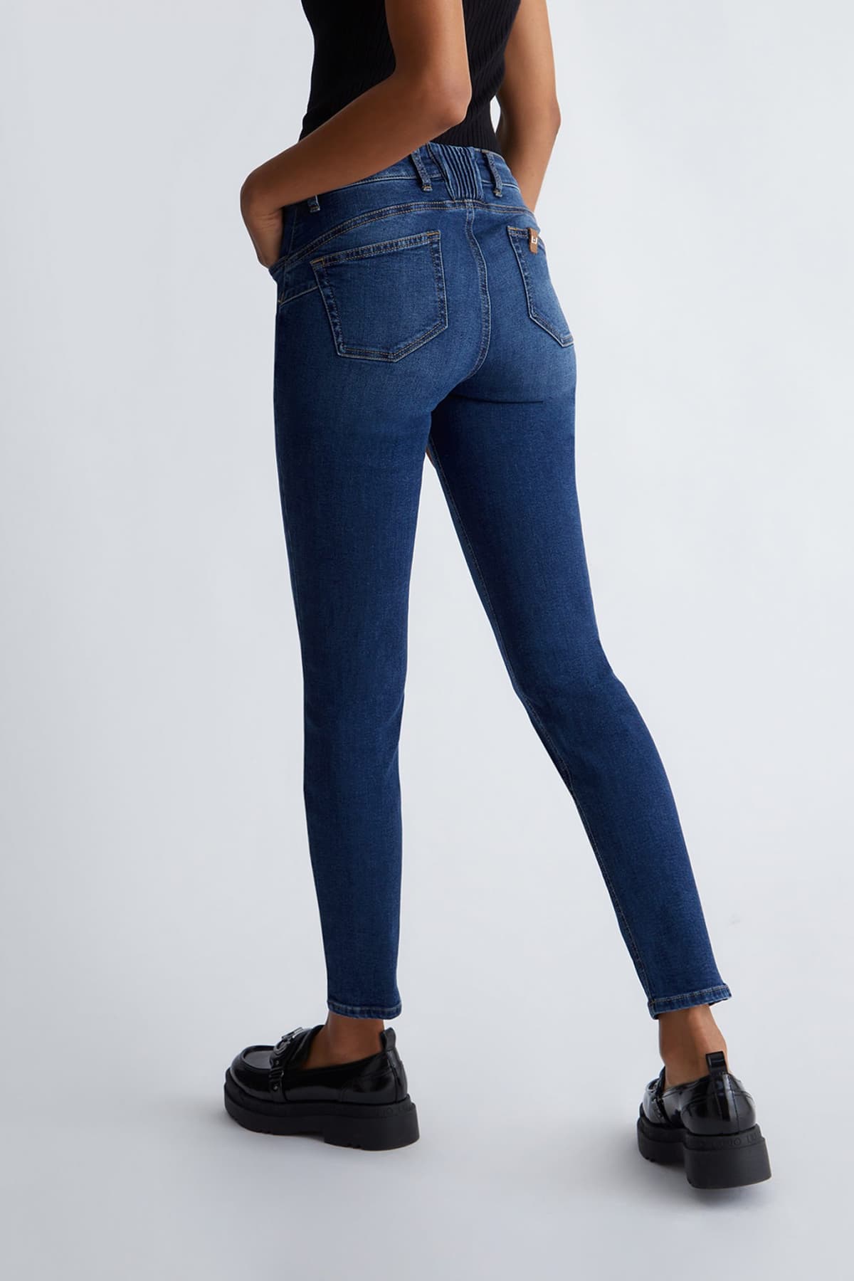 LIU-JO BETTER DENIM ΠΑΝΤΕΛΟΝΙ JEANS ΛΑΣΤΙΧΟ ΠΙΣΩ ΜΠΛΕ