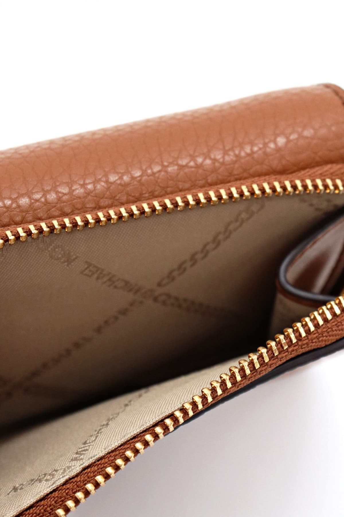 MICHAEL KORS ΠΟΡΤΟΦΟΛΙ EMPIRE METAΛΛΙΚΟ LOGO ΤΑΜΠΑ