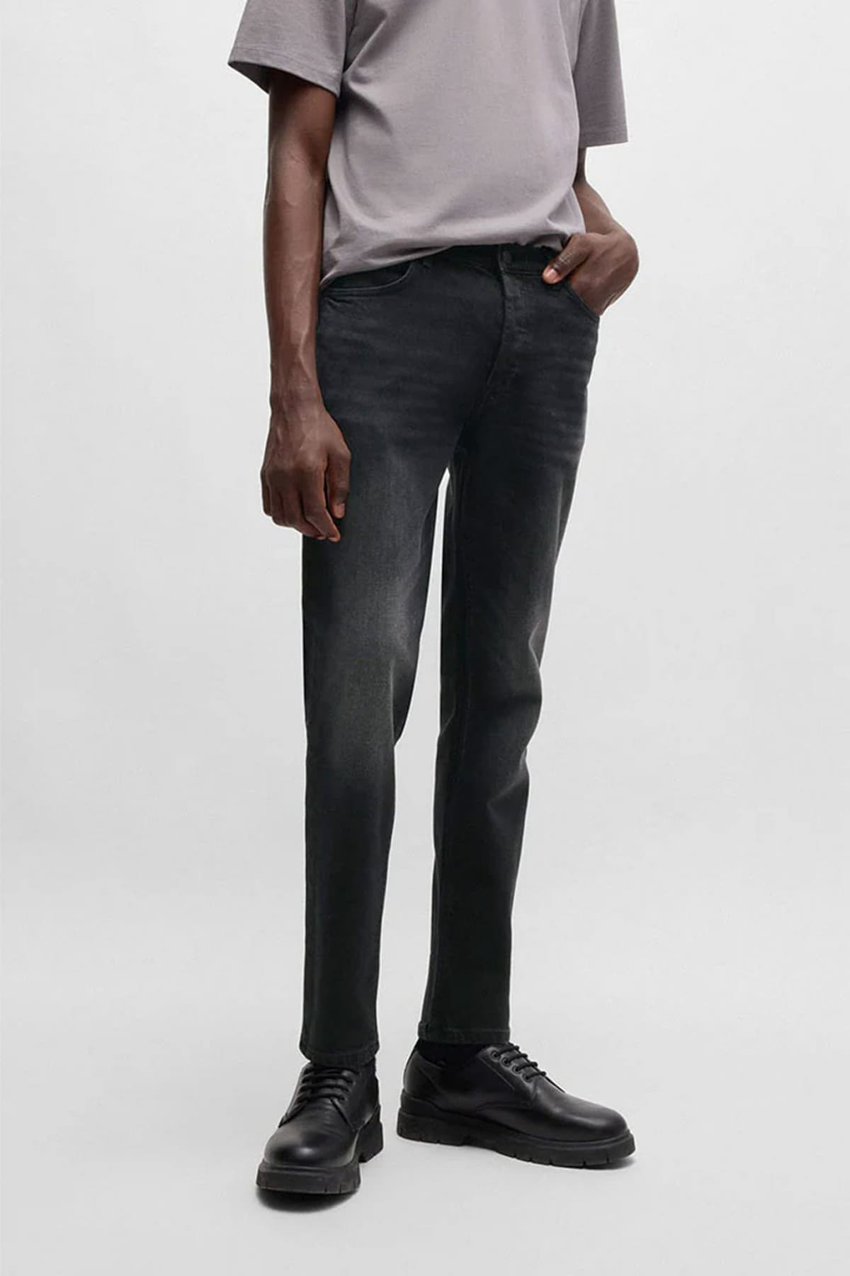 HUGO ΠΑΝΤΕΛΟΝΙ JEANS TAPERED 634 ΣΚΟΥΡΟ ΓΚΡΙ