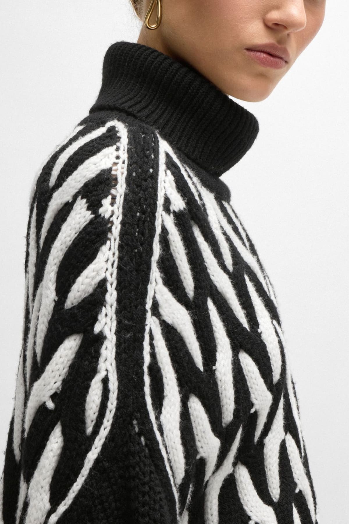 BOSS ΠΟΥΛΟΒΕΡ FERDOLIA ΜΑΛΛΙΝΟ ΠΛΕΚΤΟ ΖΙΒΑΓΚΟ ΜΑΥΡΟ / ΛΕΥΚΟ