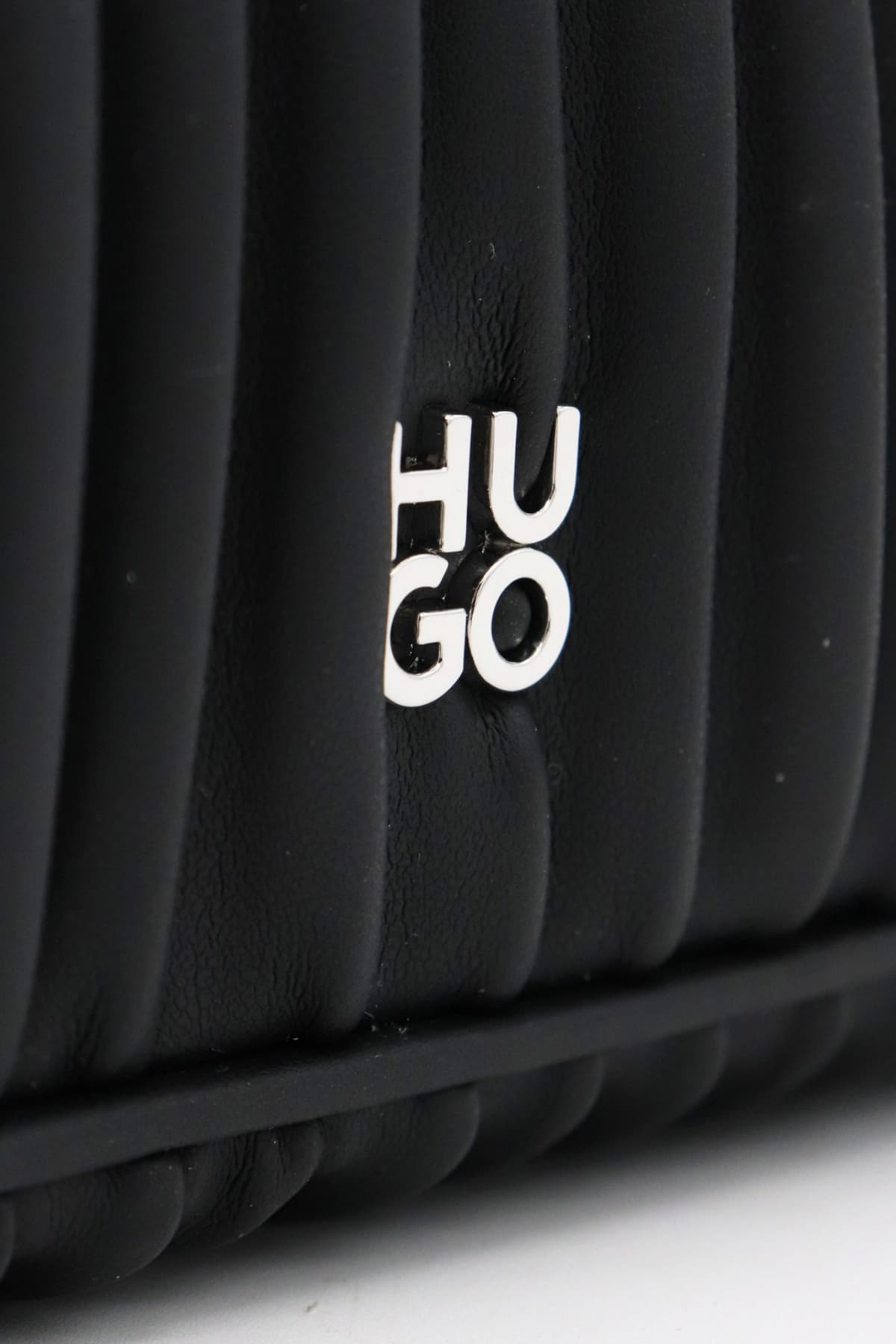 HUGO ΤΣΑΝΤΑ ΩΜΟΥ CHRIS SM HOBO-PLISSE LOGO ΜΑΥΡΟ