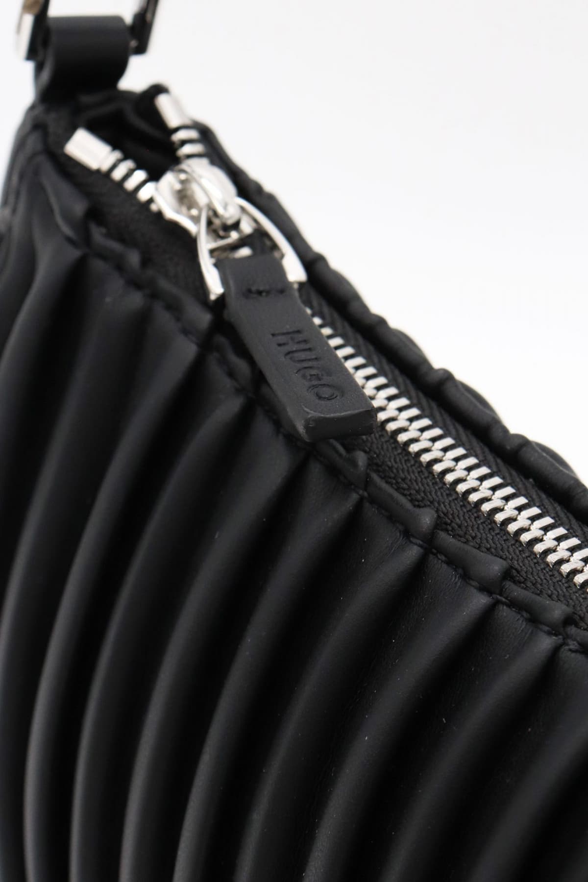 HUGO ΤΣΑΝΤΑ ΩΜΟΥ CHRIS SM HOBO-PLISSE LOGO ΜΑΥΡΟ