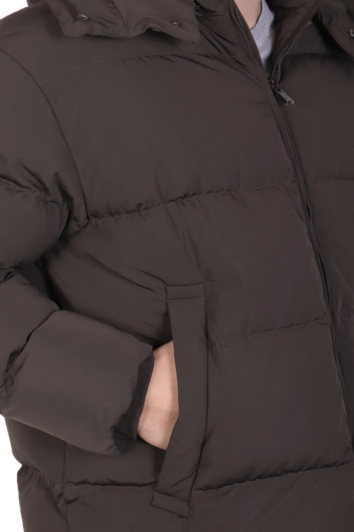 EMPORIO ARMANI ΜΠΟΥΦΑΝ ΠΟΥΠΟΥΛΟ ΑΠΟΣΠΩΜΕΝΗ ΚΟΥΚΟΥΛΑ ΧΑΚΙ