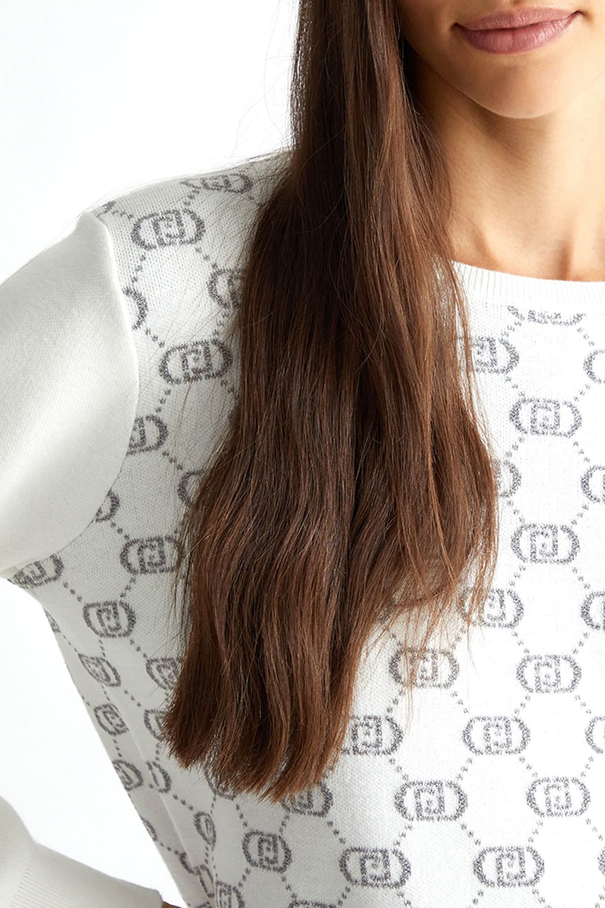 LIU-JO ΠΛΕΚΤΟ CREWNECK LOGO GLITTER ΑΣΗΜΙ / ΛΕΥΚΟ