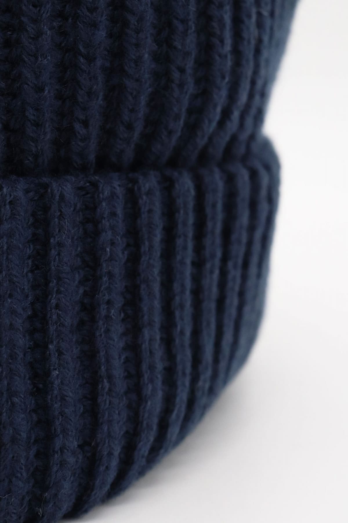 GUESS ΣΚΟΥΦΟΣ ΠΛΕΚΤΟ UNISEX LOGO ΣΚΟΥΡΟ ΜΠΛΕ