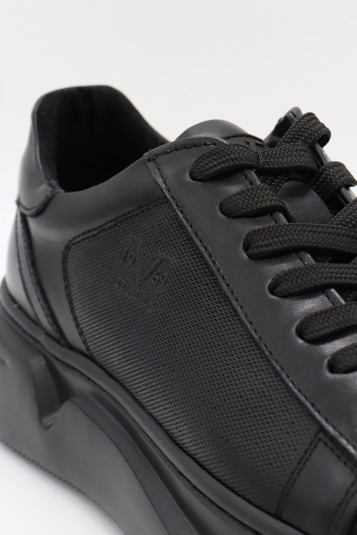 Men's Sneakers V 19.69 Brown