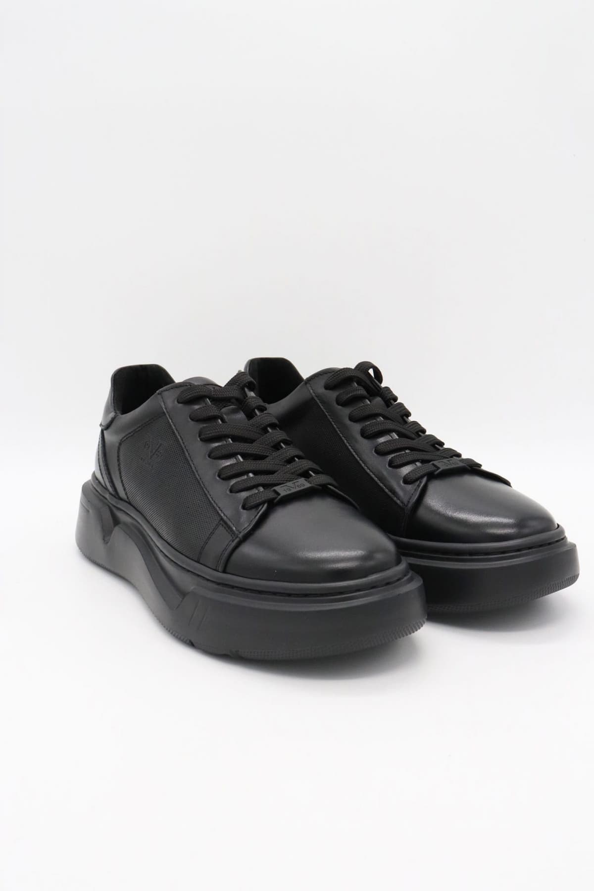 Men's Sneakers V 19.69 Brown