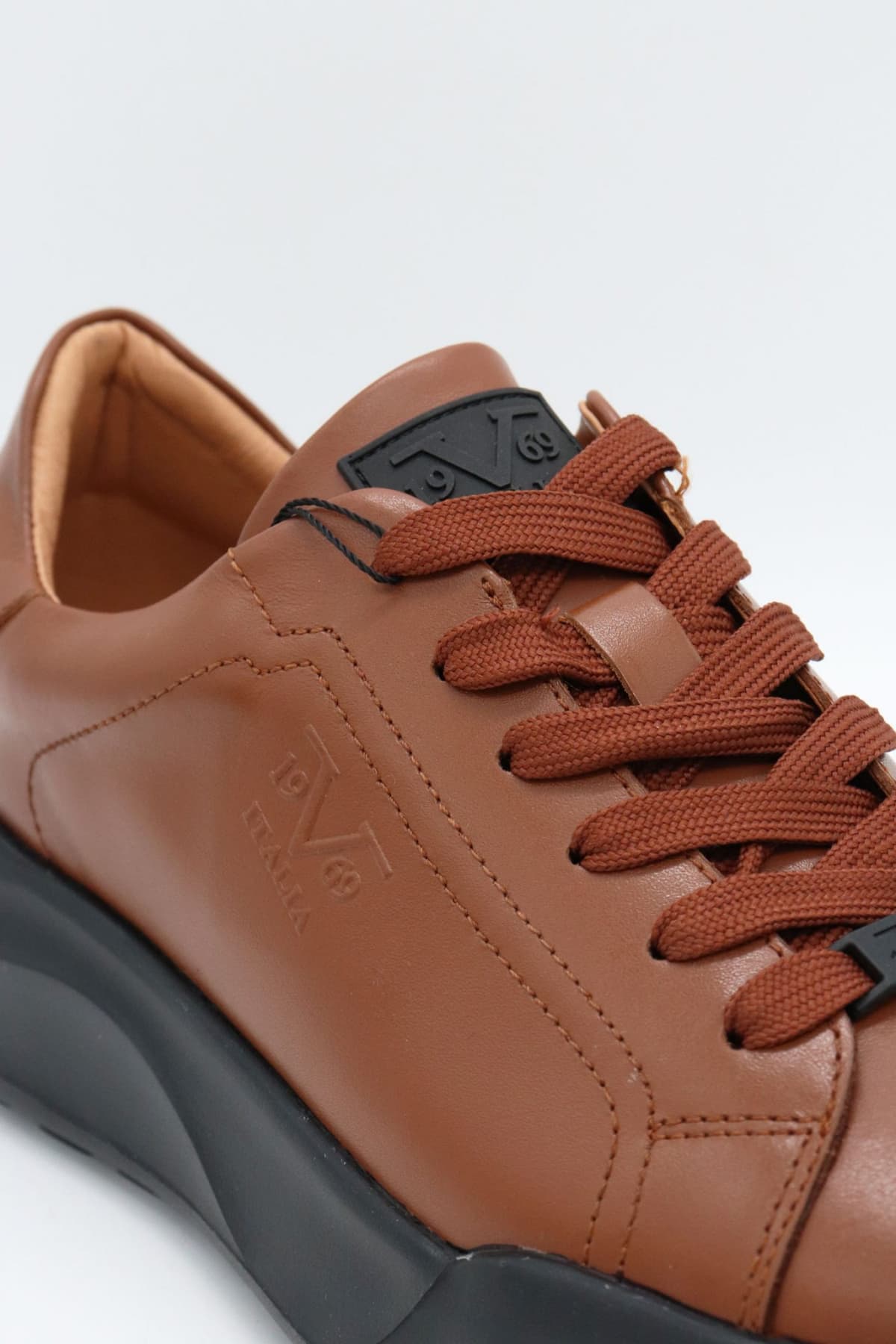 Men's Sneakers V 19.69 Brown