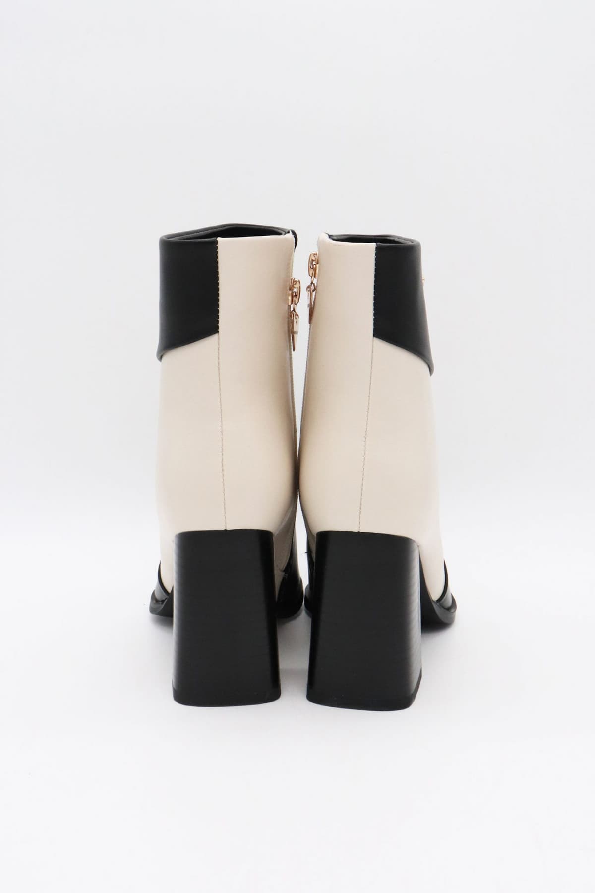 GAI MATTIOLO ΠΑΠΟΥΤΣΙΑ ΜΠΟΤΑΚΙΑ ΦΕΡΜΟΥΑΡ ΜΕΤΑΛΛΙΚΟ LOGO ΑΣΠΡΟ/ΜΑΥΡΟ