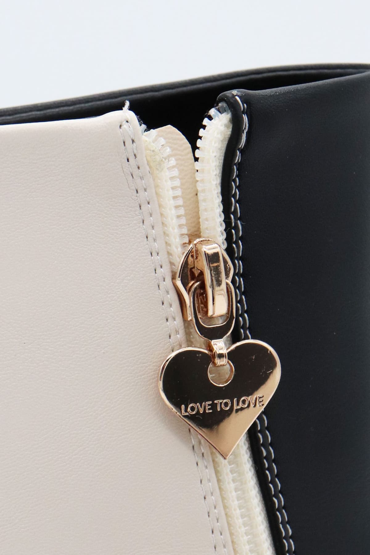 GAI MATTIOLO ΠΑΠΟΥΤΣΙΑ ΜΠΟΤΑΚΙΑ ΦΕΡΜΟΥΑΡ ΜΕΤΑΛΛΙΚΟ LOGO ΑΣΠΡΟ/ΜΑΥΡΟ