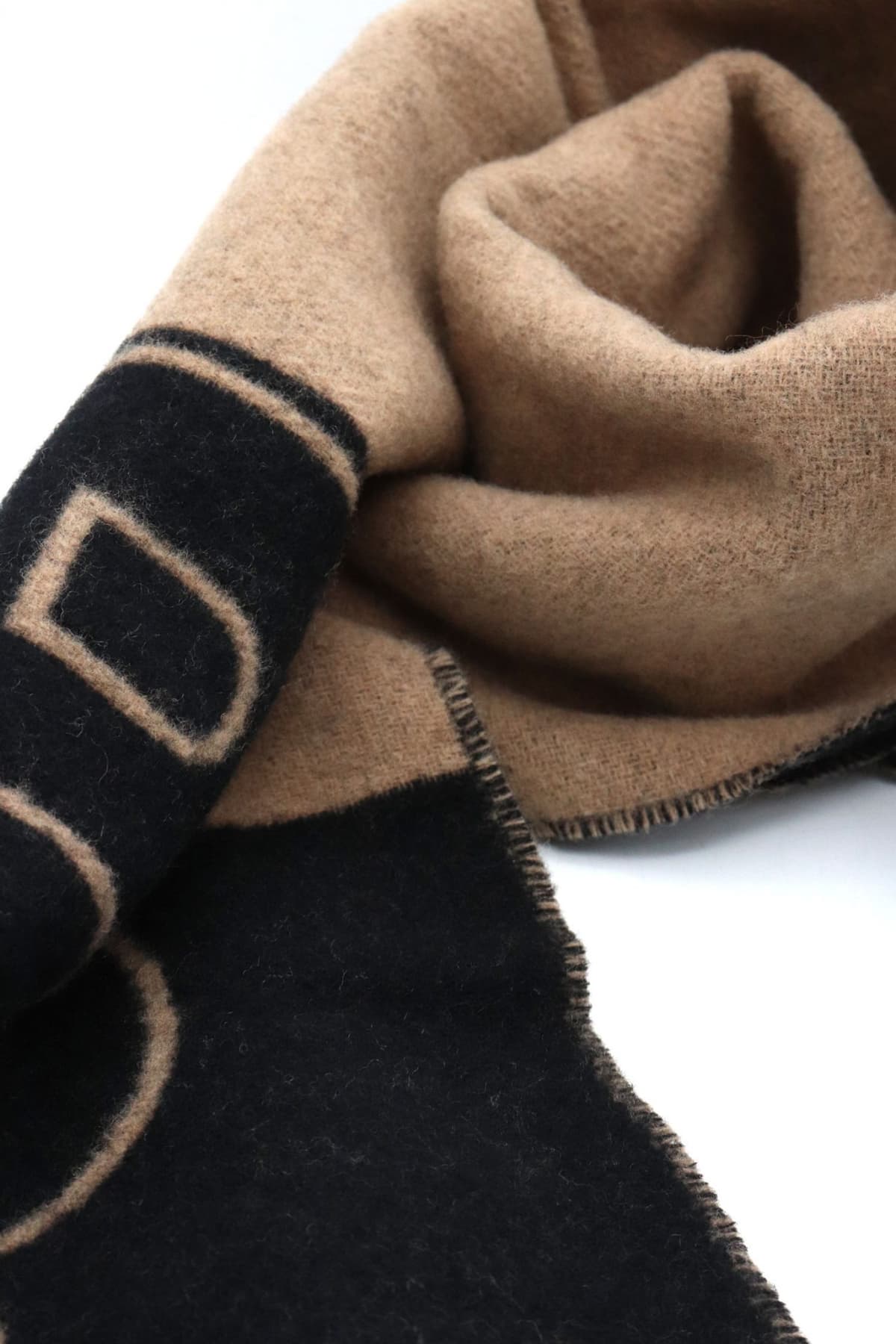 BOSS ΚΑΣΚΩΛ RIKARD 35*180 ΜΠΕΖ