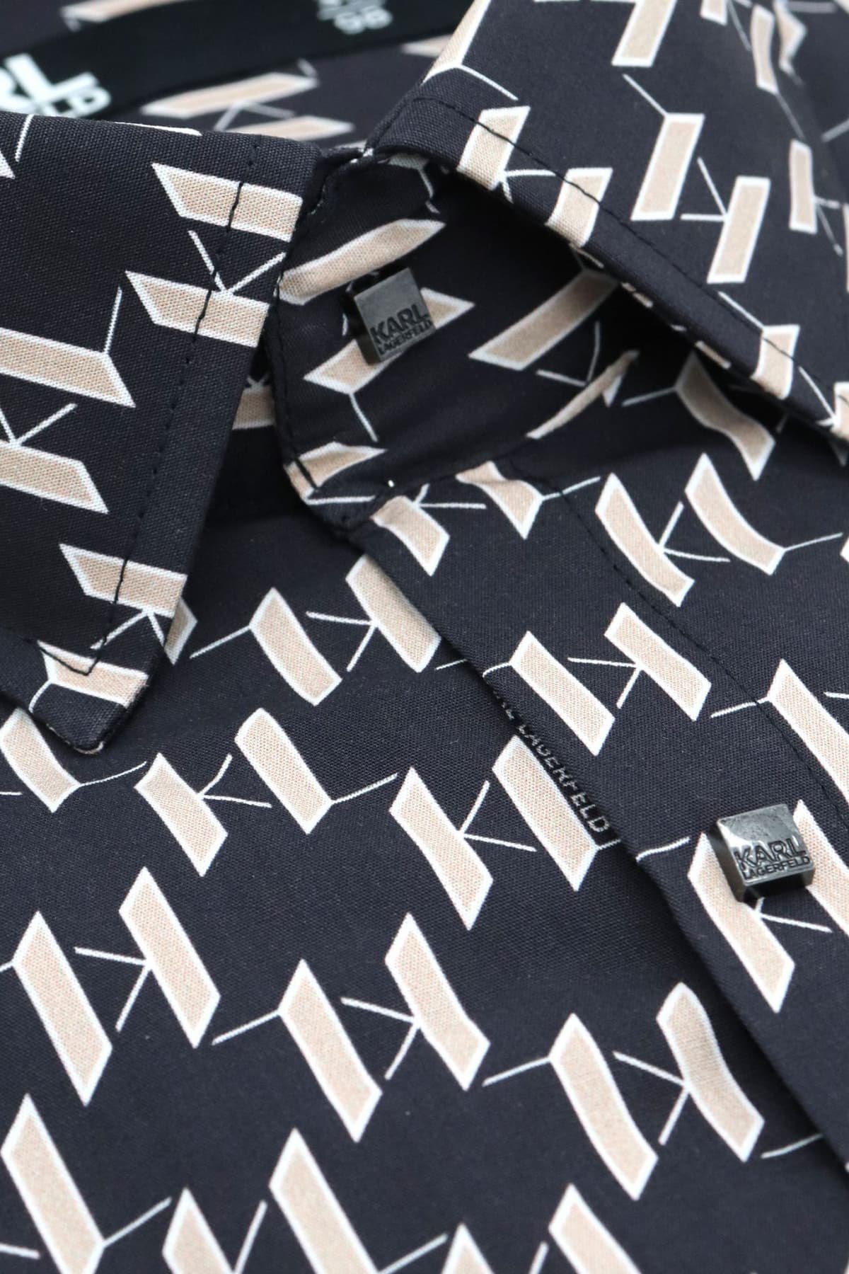 KARL LAGERFELD ΠΟΥΚΑΜΙΣΟ SLIM FIT ALL OVER LOGO ΜΑΥΡΟ-ΜΠΕΖ