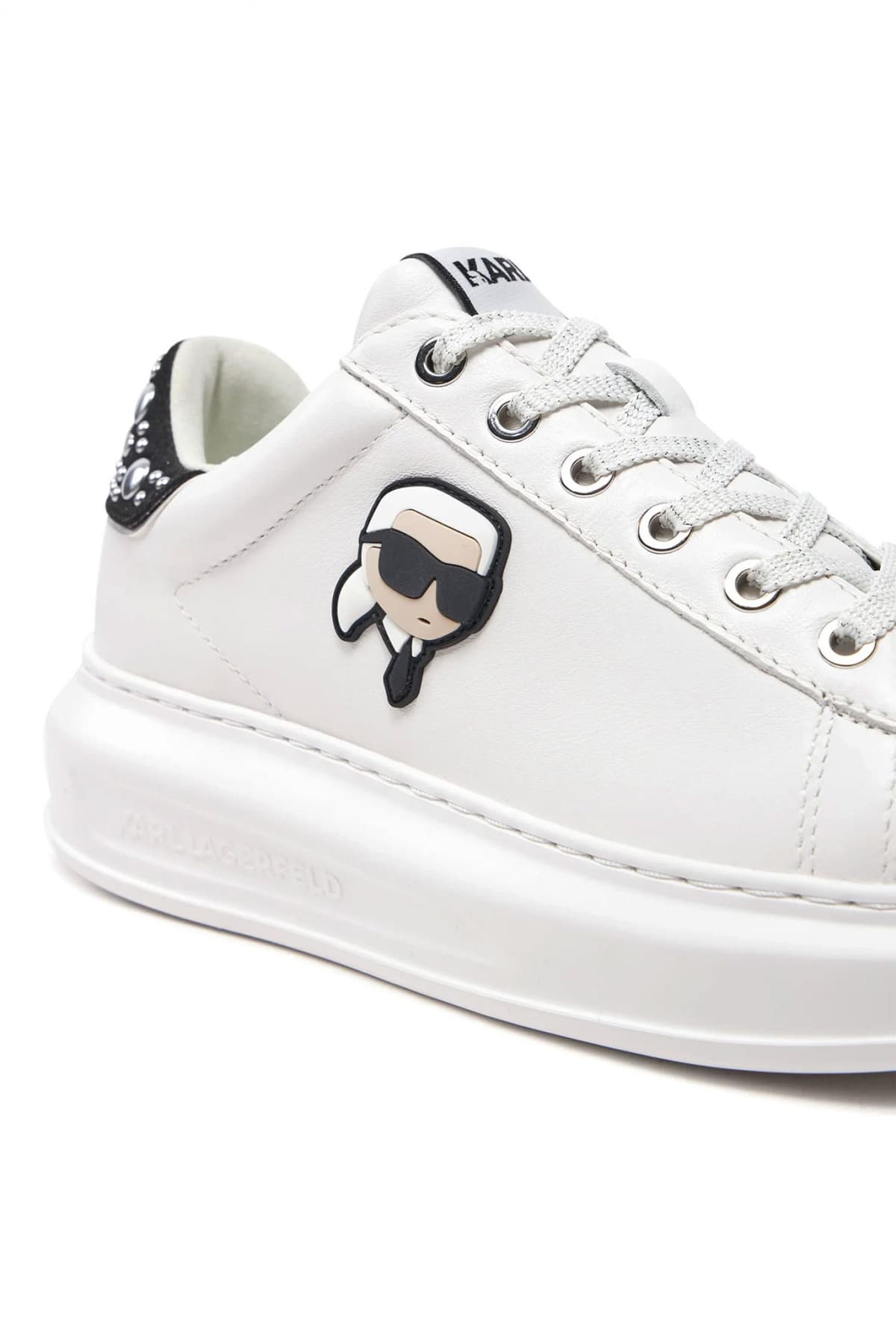 KARL LAGERFELD ΠΑΠΟΥΤΣΙΑ SNEAKERS KAPRI ΜΕΤΑΛΛΙΚΕΣ ΛΕΠΤΟΜΕΡΙΕΣ LOGO ΛΕΥΚΟ